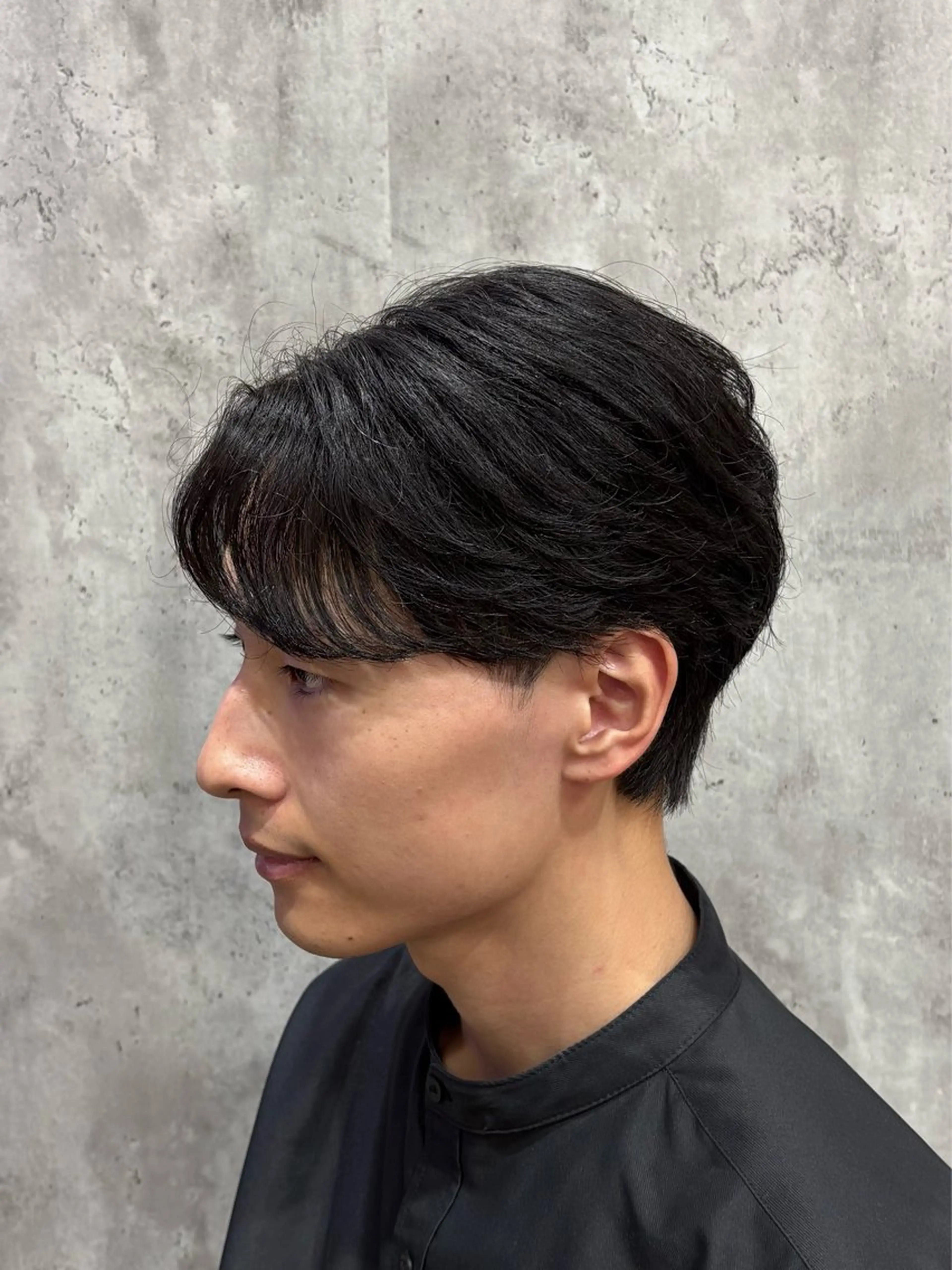 ショート パーマ メンズ カルマパーマ メンズパーマ カット パーマ 韓国メンズヘア/ 毛流れヘア　須田龍世のヘアスタイル