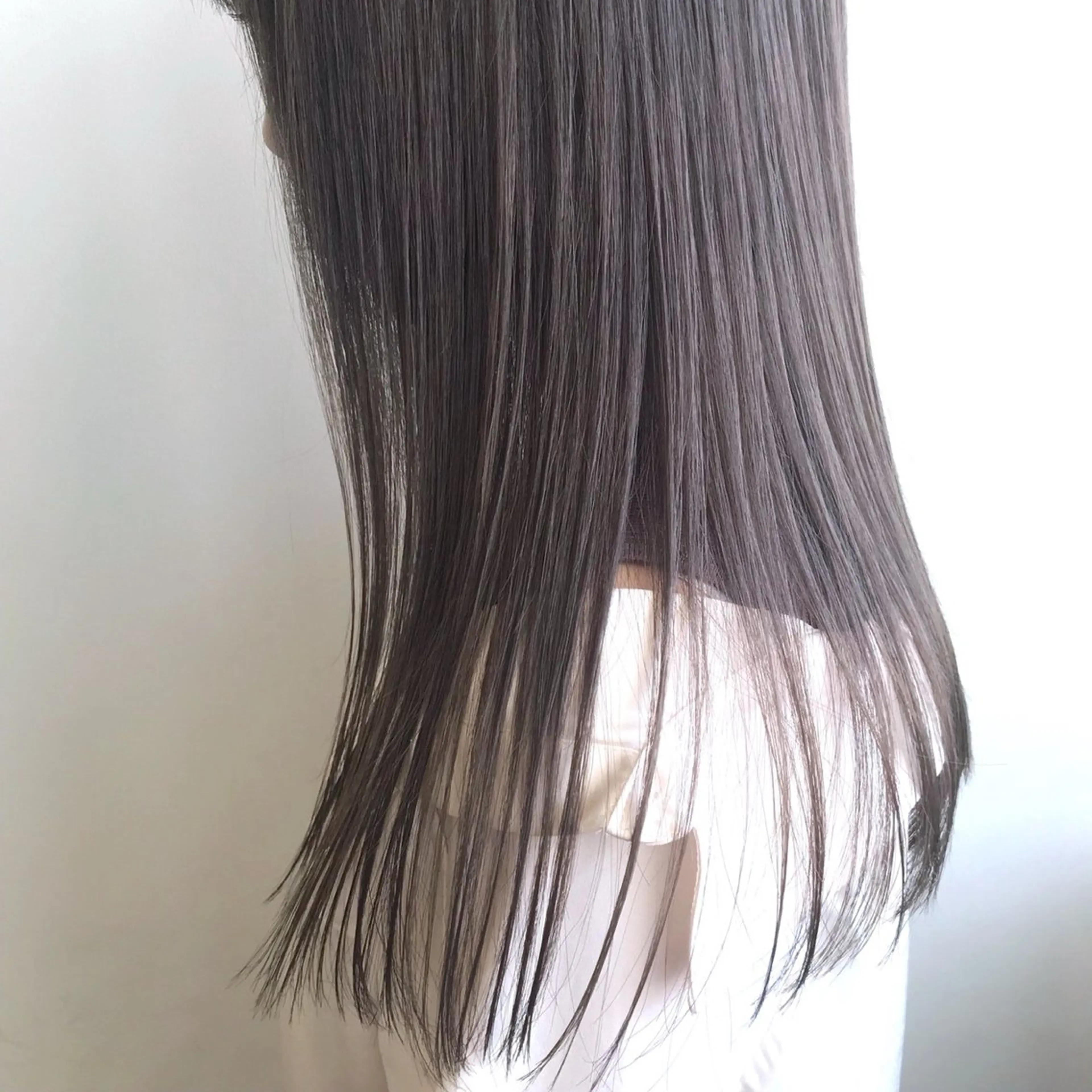 セミロング カラー ヘアカラー ウエズ ミコトのヘアスタイル