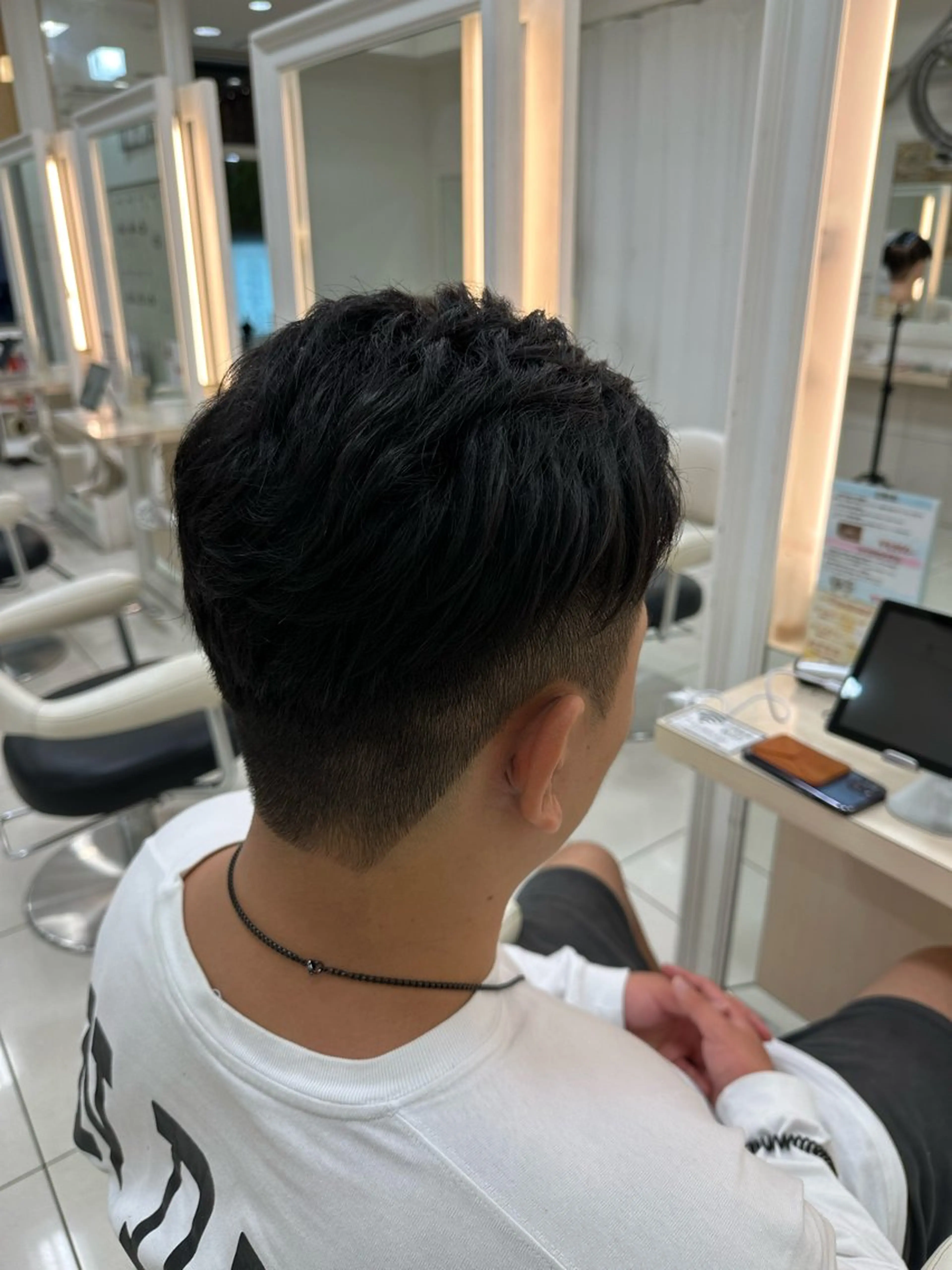 ショート メンズ オールバック ツーブロック 刈り上げ カット パーマ 伊佐 愛のヘアスタイル