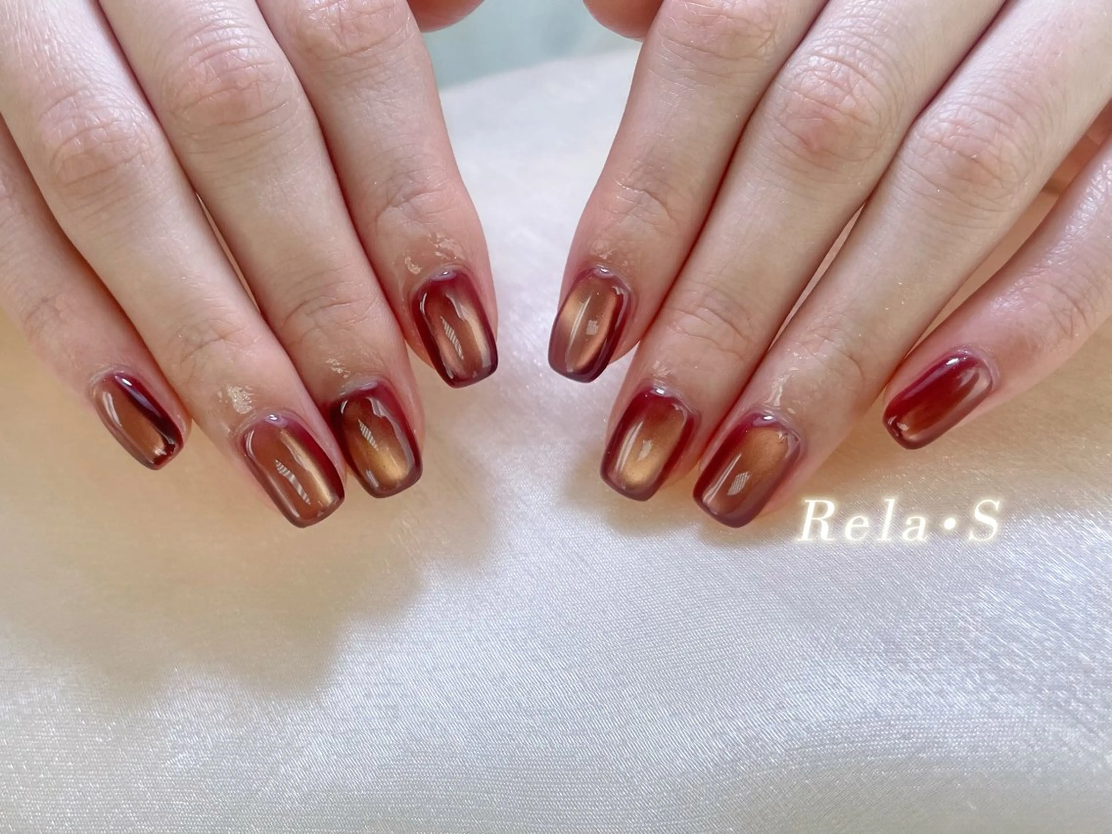 ネイル オーロラネイル 長さ出し フレンチネイル ジェルネイル ガラスフレンチ ハンドネイル Rela・S NAILのネイルデザイン