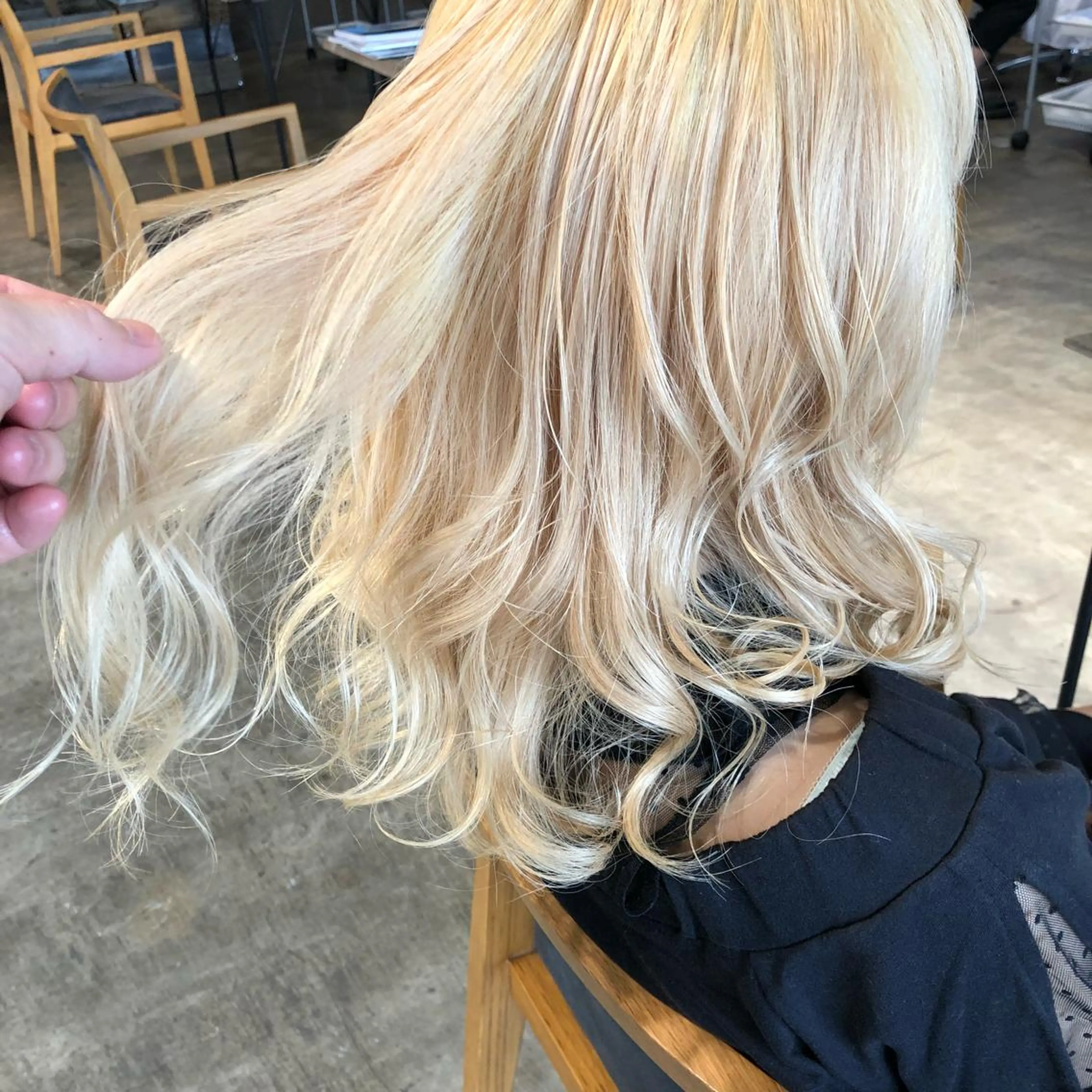 カラー ブロンド ヘアカラー トリートメント ハイトーン/レイヤー /ケアブリーチ石川治のヘアスタイル