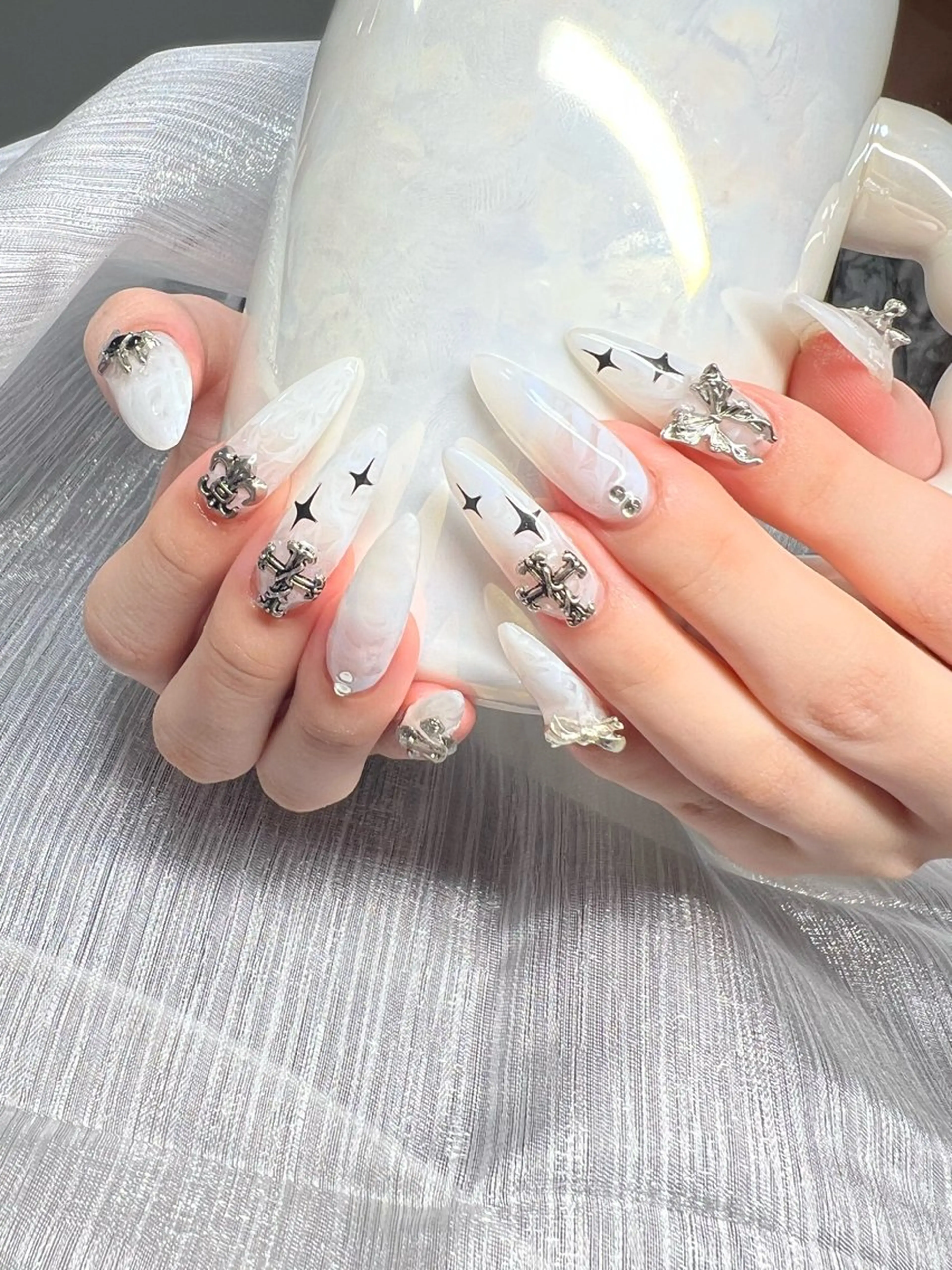 ネイル マグネットネイル ミラーネイル ピンク ネイルチップ 冬ネイル Lee Nailsのネイルデザイン