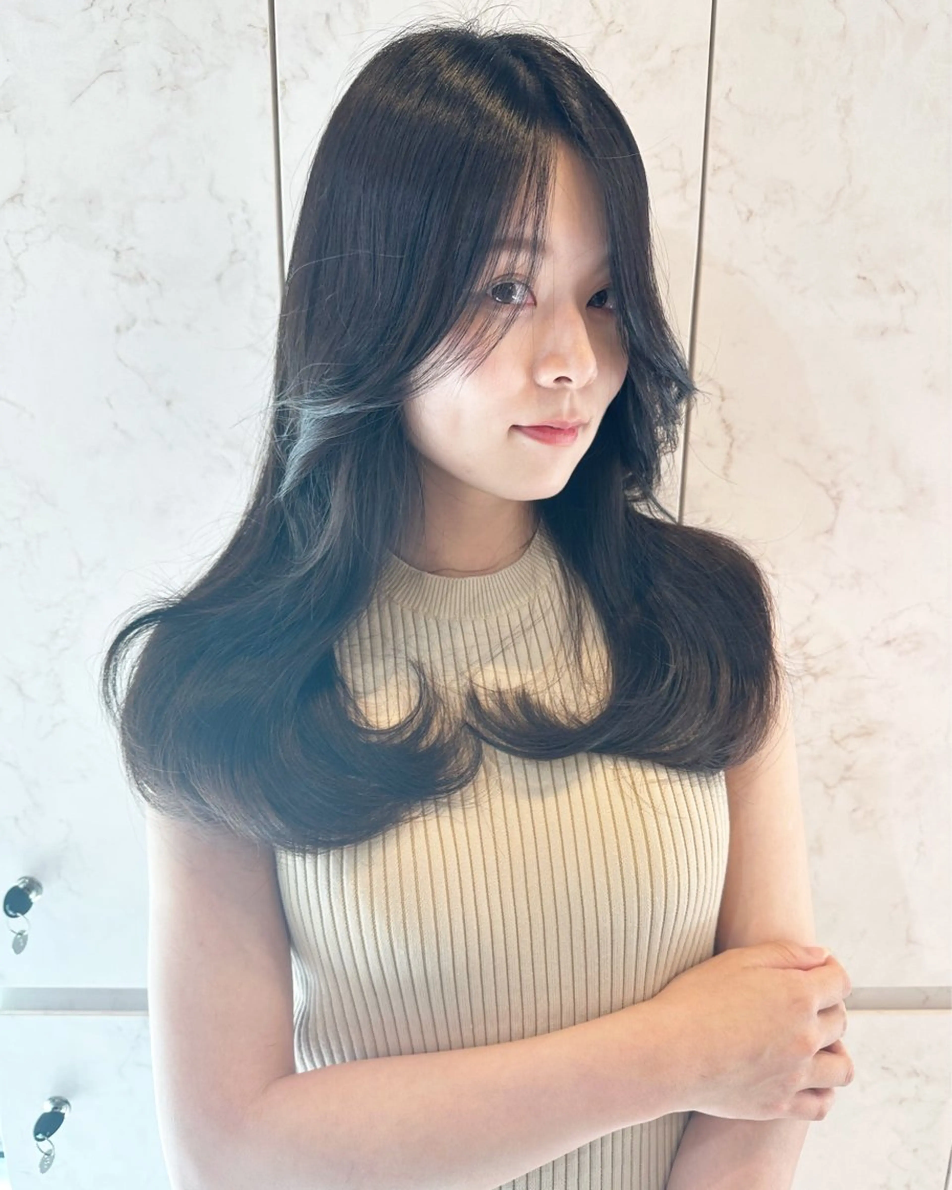 ロング カラー ヘアアレンジ カット ヘアカラー トリートメント Akane レイヤー/艶カラーのヘアスタイル