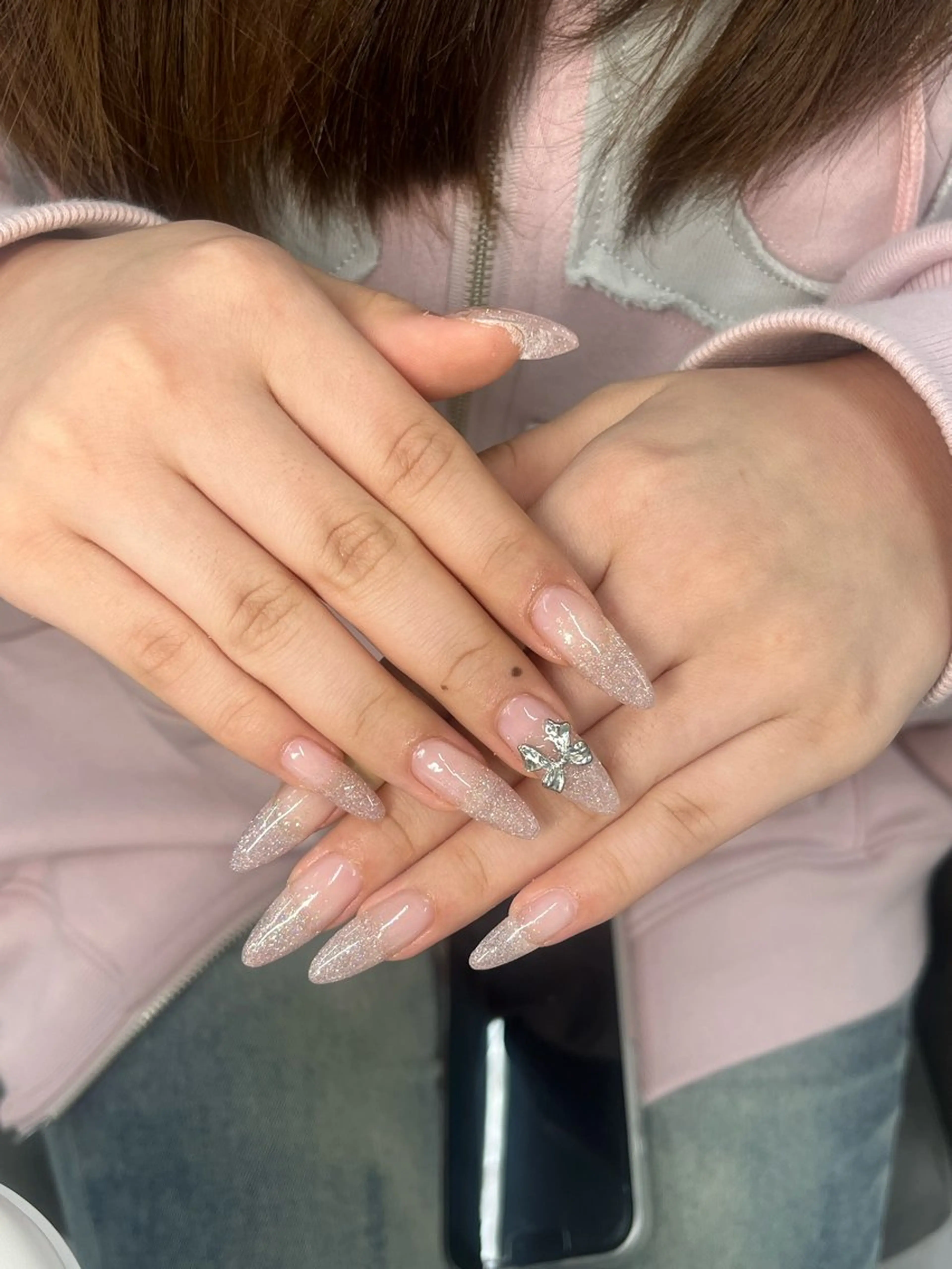 ネイル 長さ出し ラメ(グリッター) ラメグラデーション ピンク schon 🎀saraのネイルデザイン