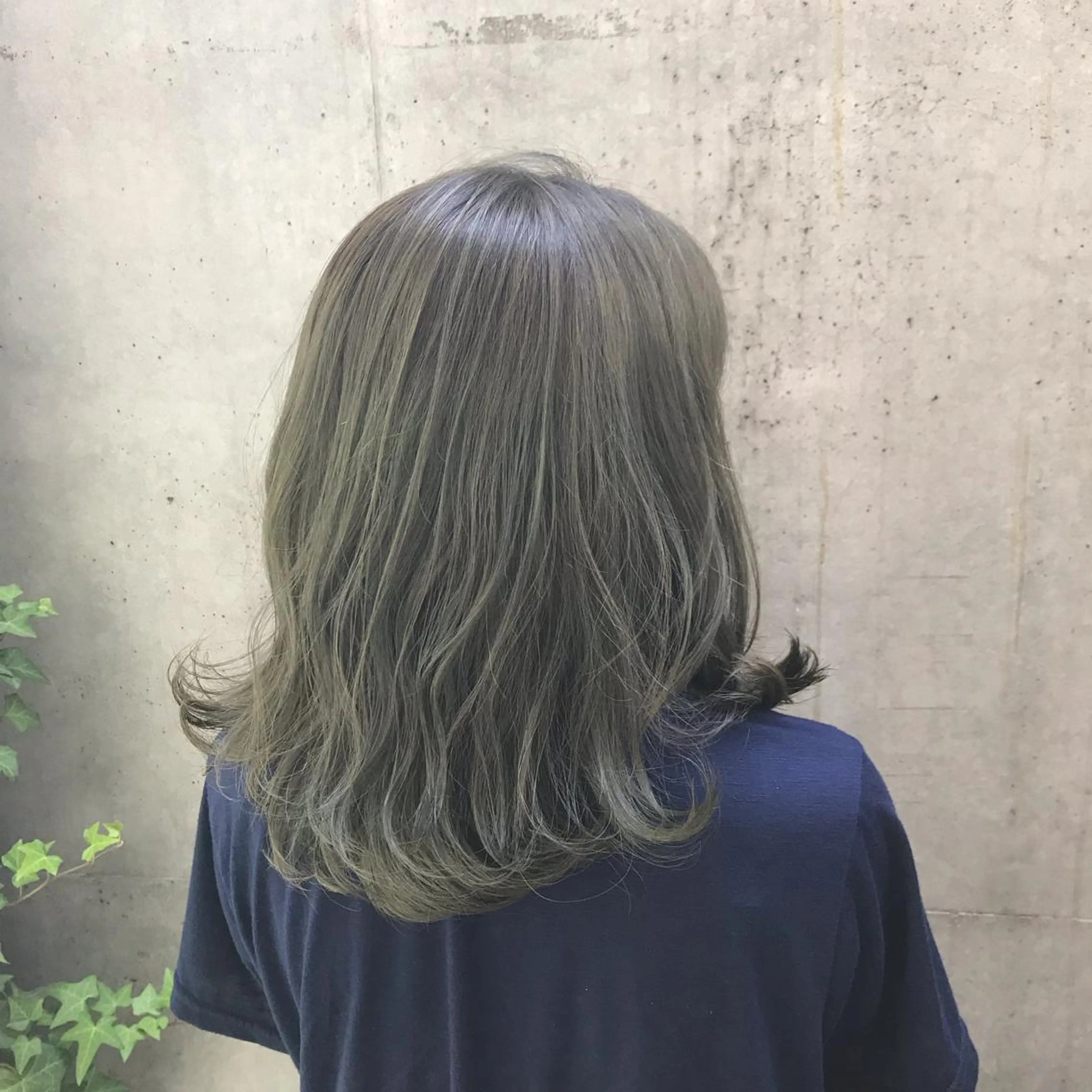 ミディアム カラー ブリーチ オリーブカラー 人気🌻《髪質改善》 平井 綾乃のヘアスタイル