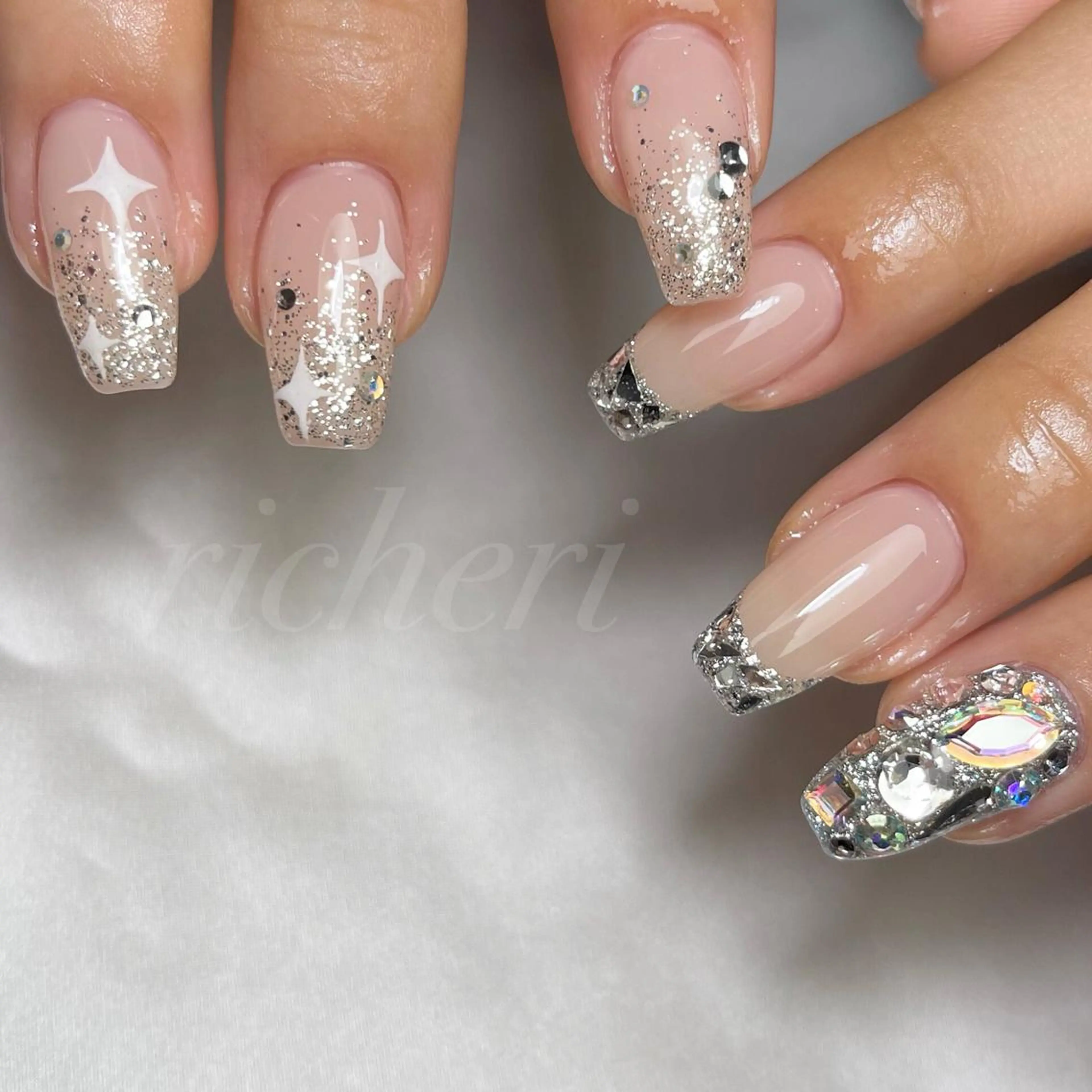 ミディアム ネイル ハンドネイル richeri beautyのエステ・リラクイメージ