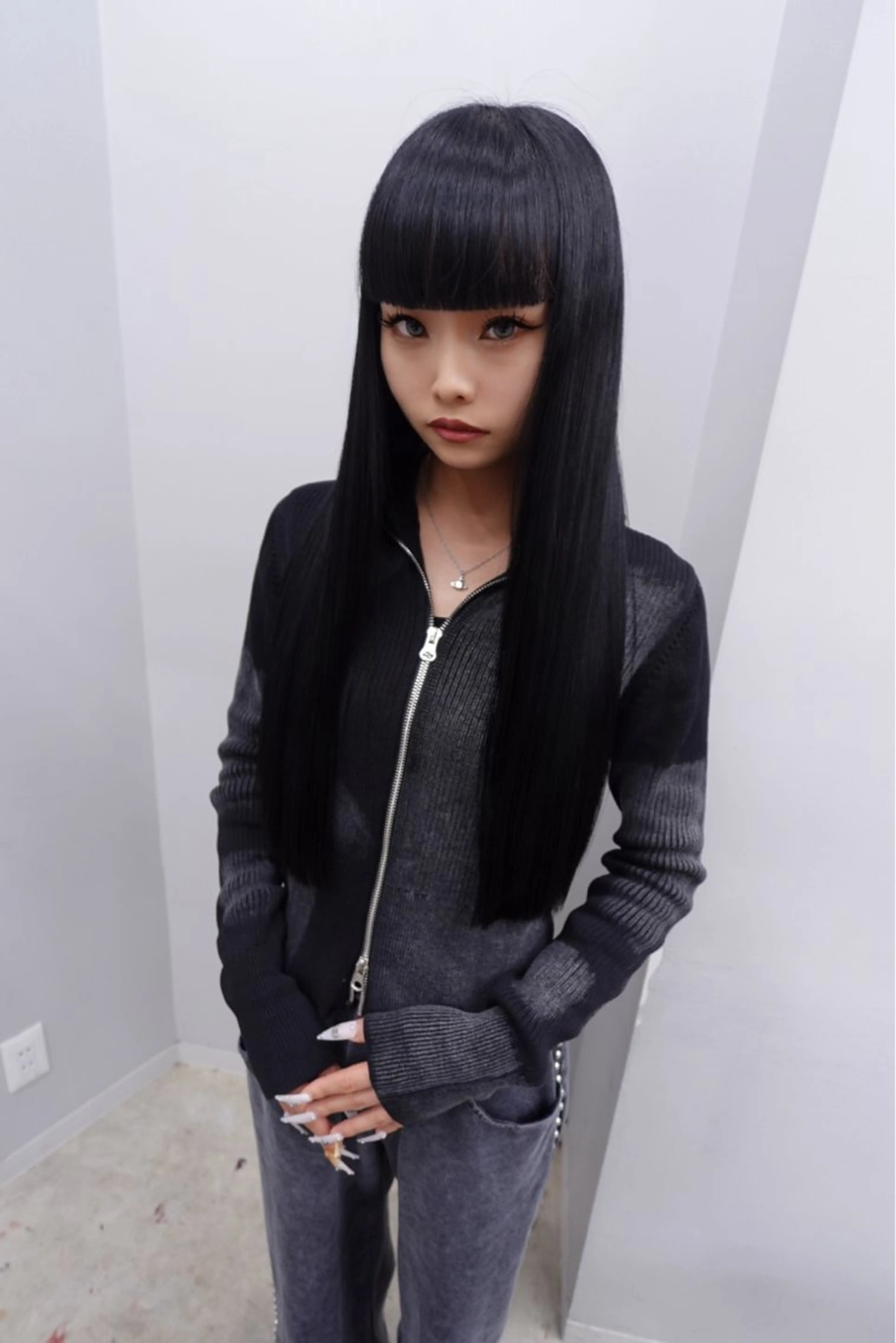 落とせる黒染めカラー🖤 就活や一時的に暗くしたい方必見💡 次回優しいブリーチでハイトーン復活できます✨の写真