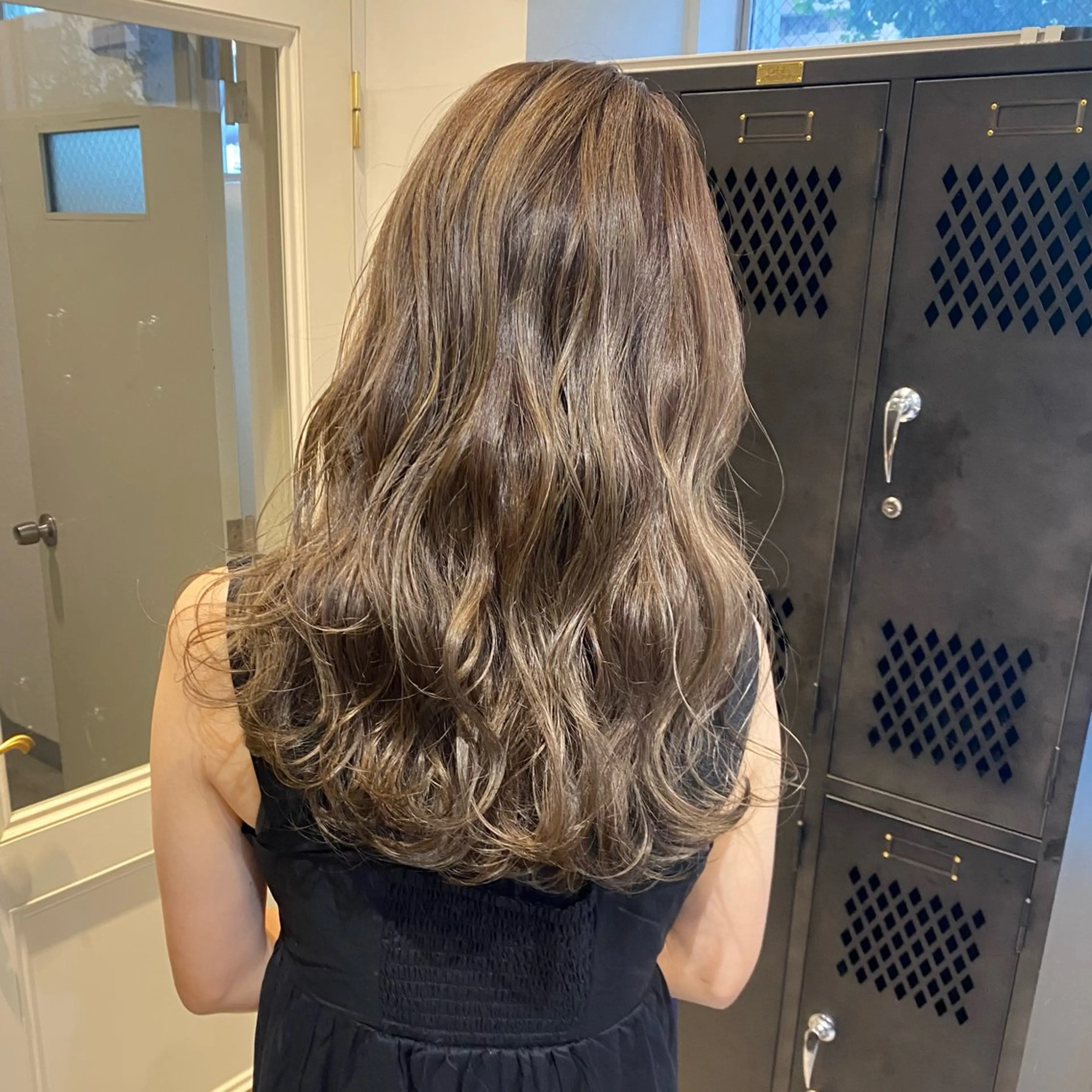 ロング カラー ブリーチ 透明感カラー ハイライトカラー ハイライト sliver siki/akariのヘアスタイル