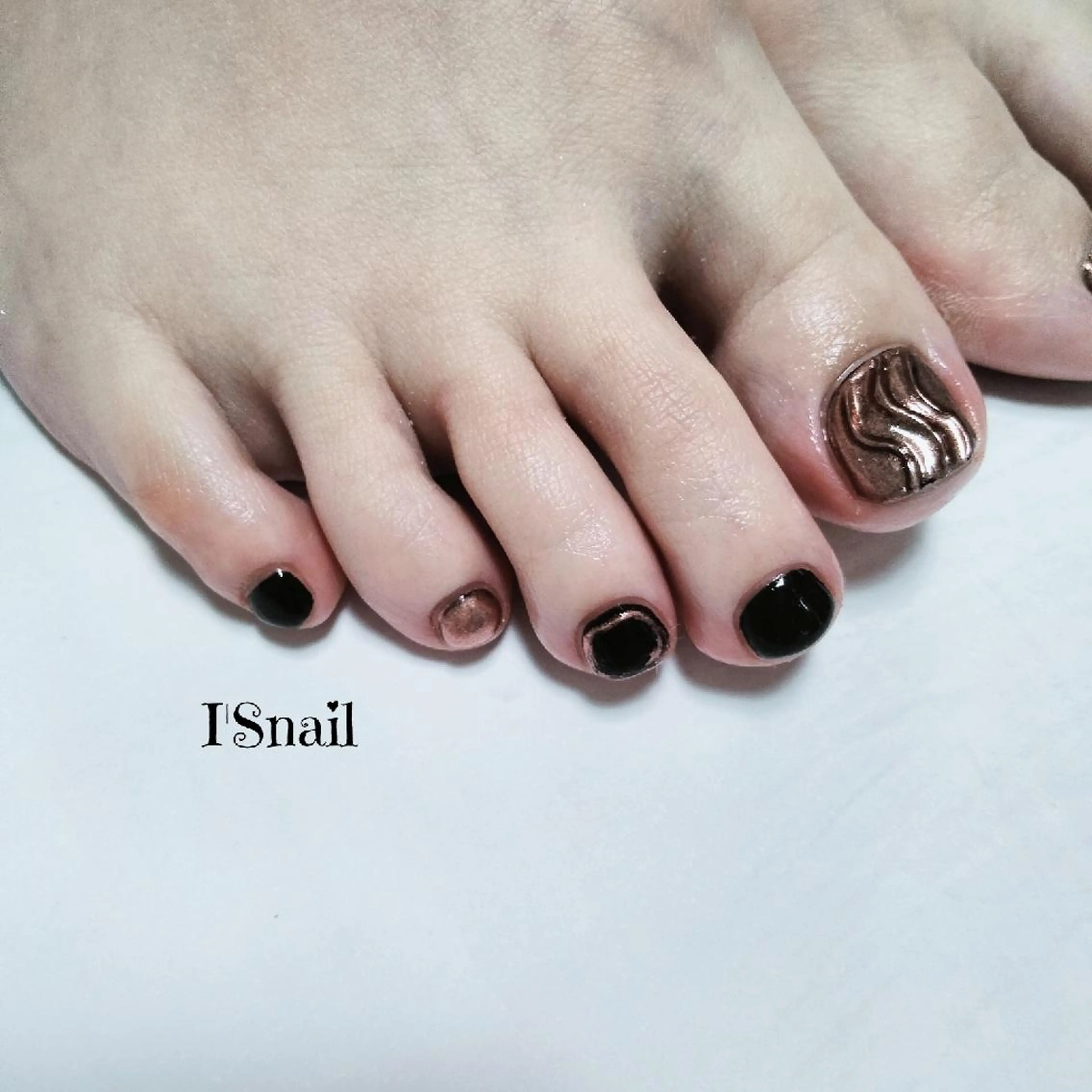 ネイル ゴールド ピンク フットネイル I'S nail 佐野のネイルデザイン