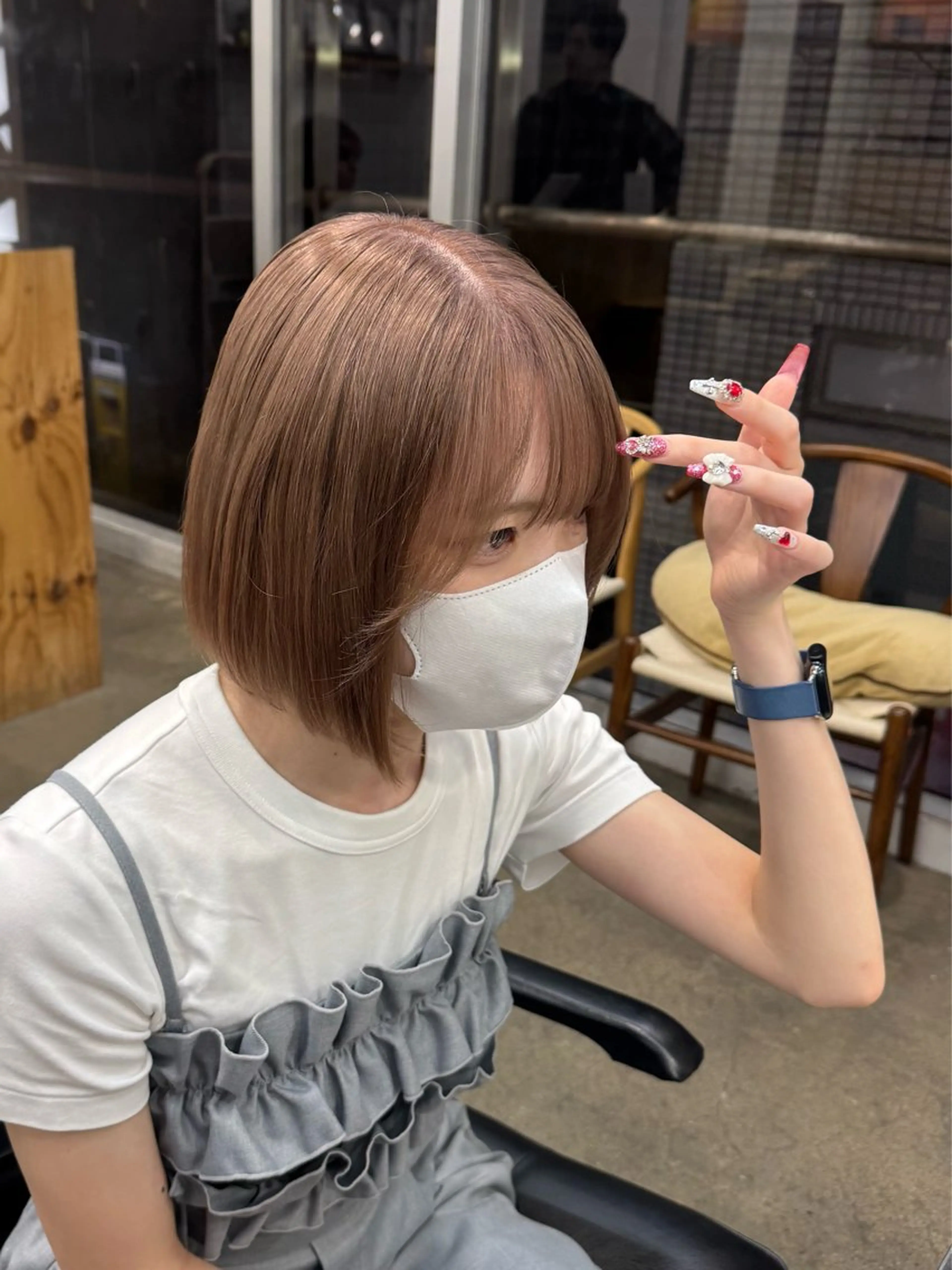 ショート カラー ベージュカラー ミルクティーベージュ ヘアカラー 新宿 似合わせカラー HINAのヘアスタイル