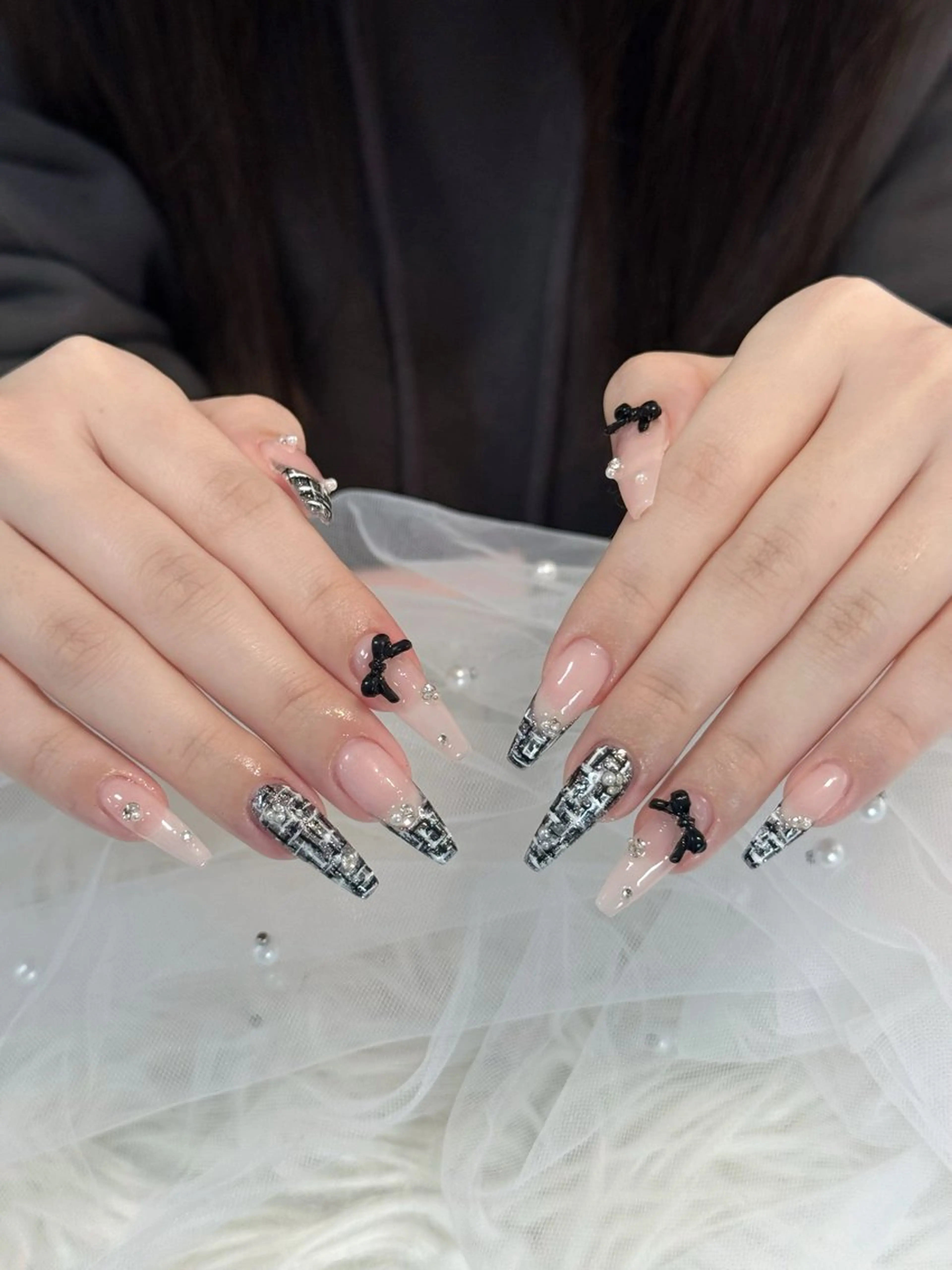 ネイル ボルドー ブラウン チークネイル ドット フットネイル Julli NailStudioのネイルデザイン