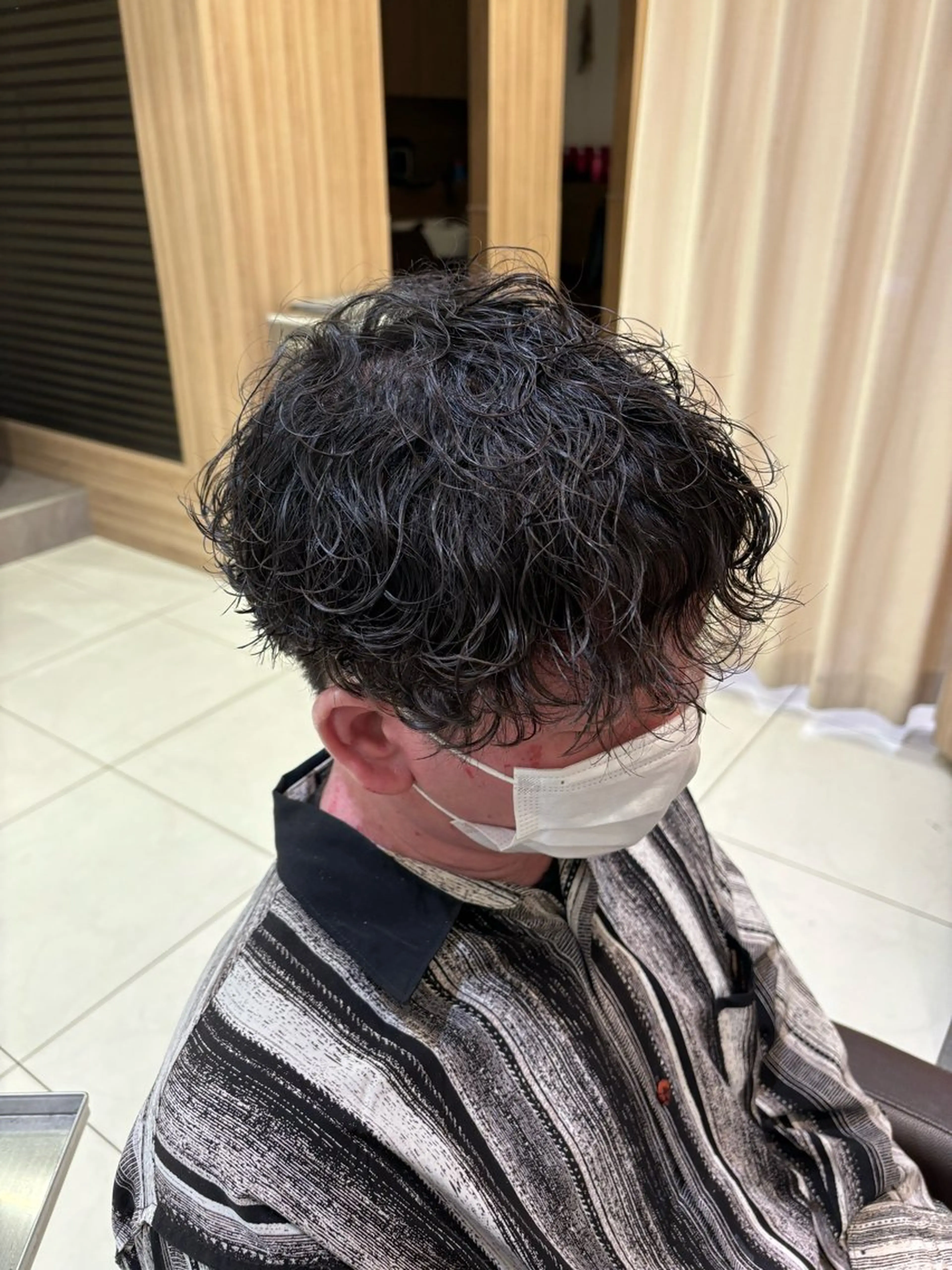 パーマ メンズ メンズパーマ 波巻きパーマ ブリーチ/パーマ 縮毛/レイヤーaoiのヘアスタイル