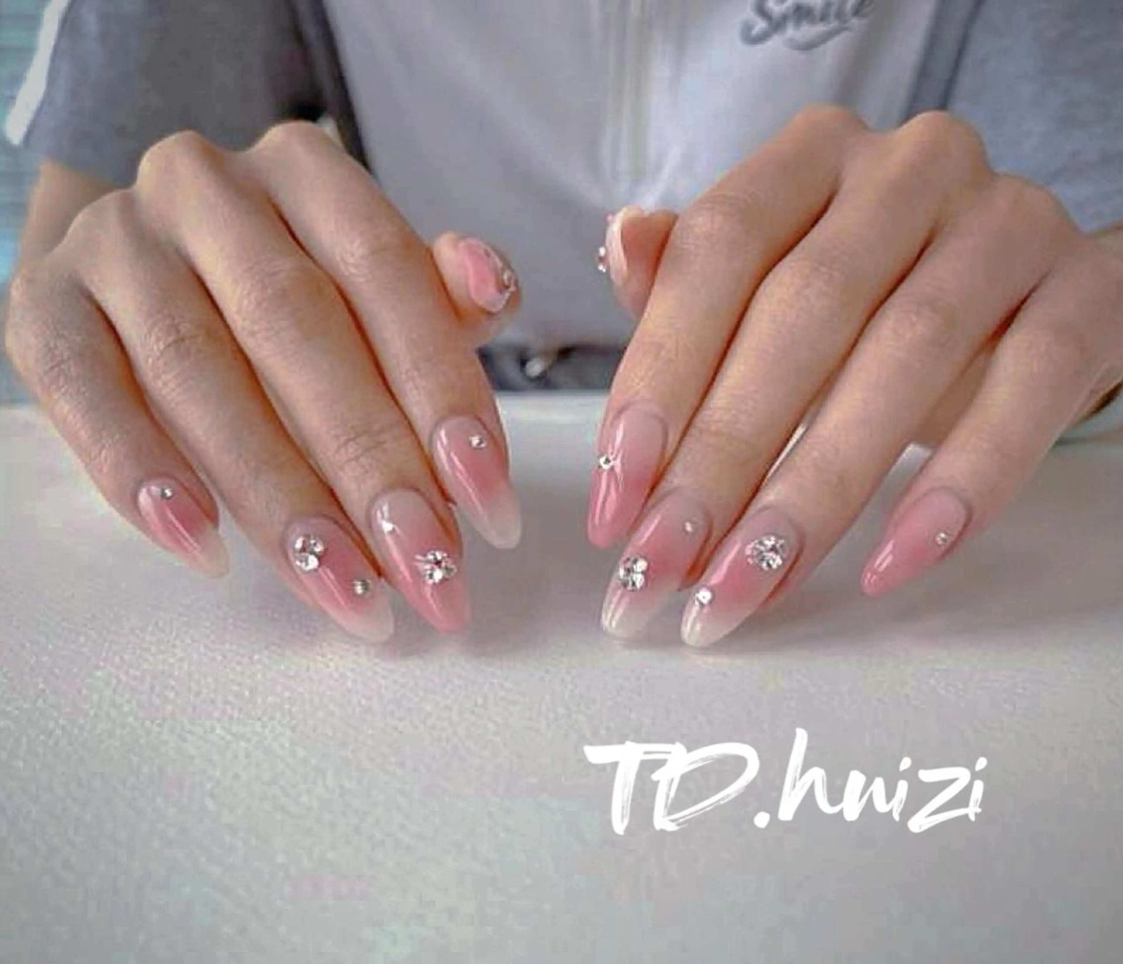 セミロング めぐみのネイルサロン スタッフ練習のネイルデザイン