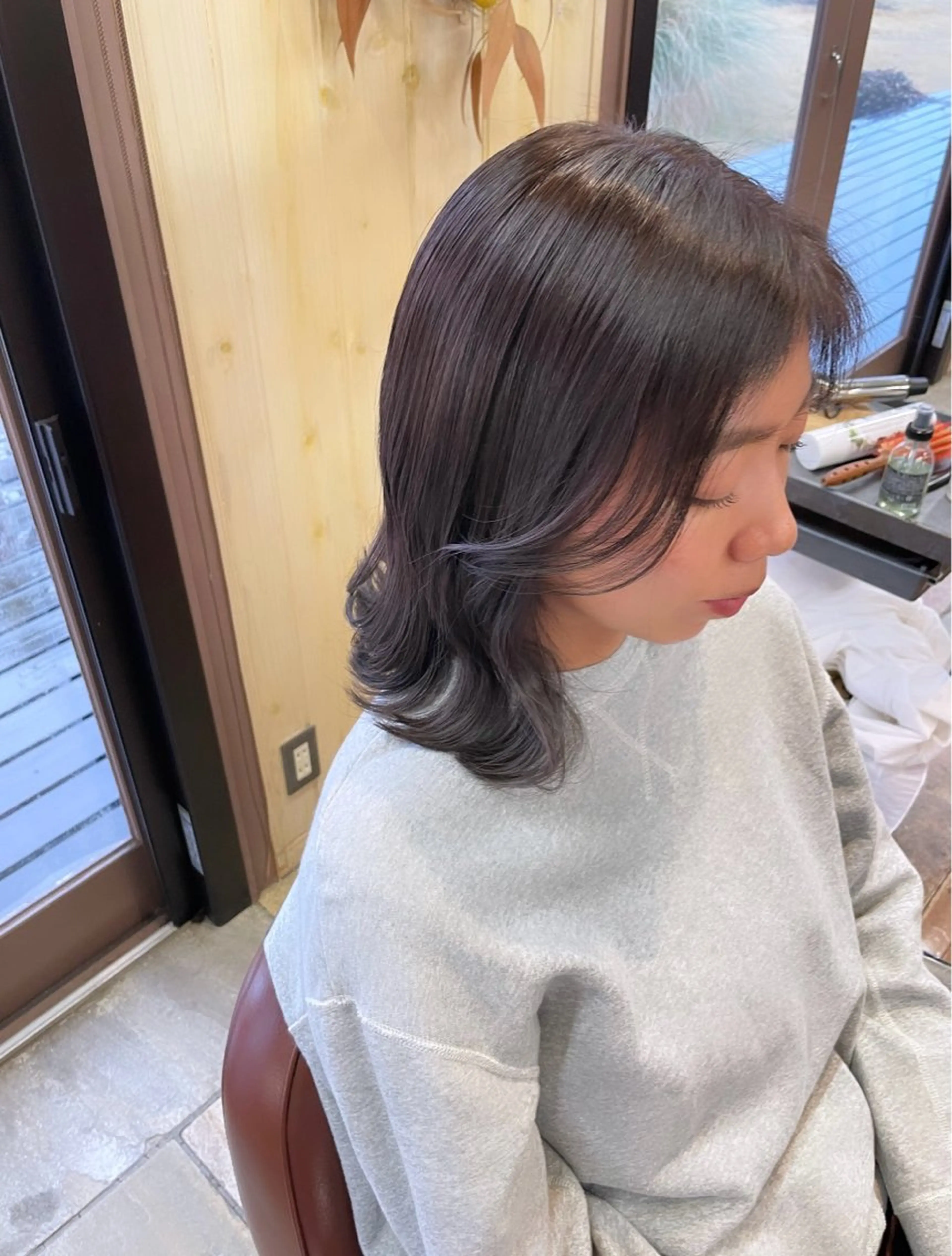 ミディアム カラー ベージュカラー ラベンダーカラー くびれヘア 顔まわりレイヤー 韓国風ヘア ayaka |トレンドヘアのヘアスタイル