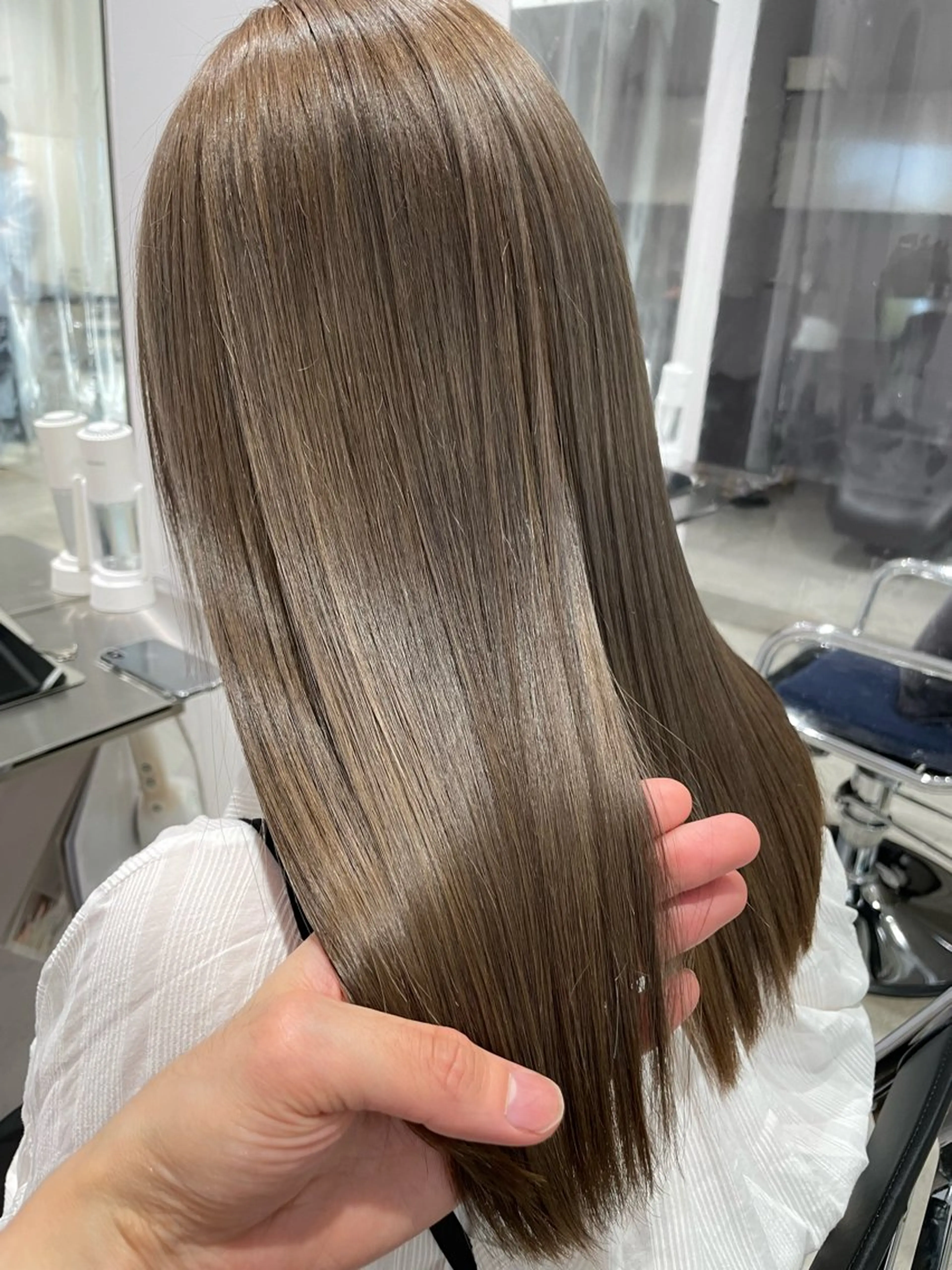 セミロング カラー ブリーチ ブラウンカラー ブリーチなしカラー 塩貝 幸音のヘアスタイル