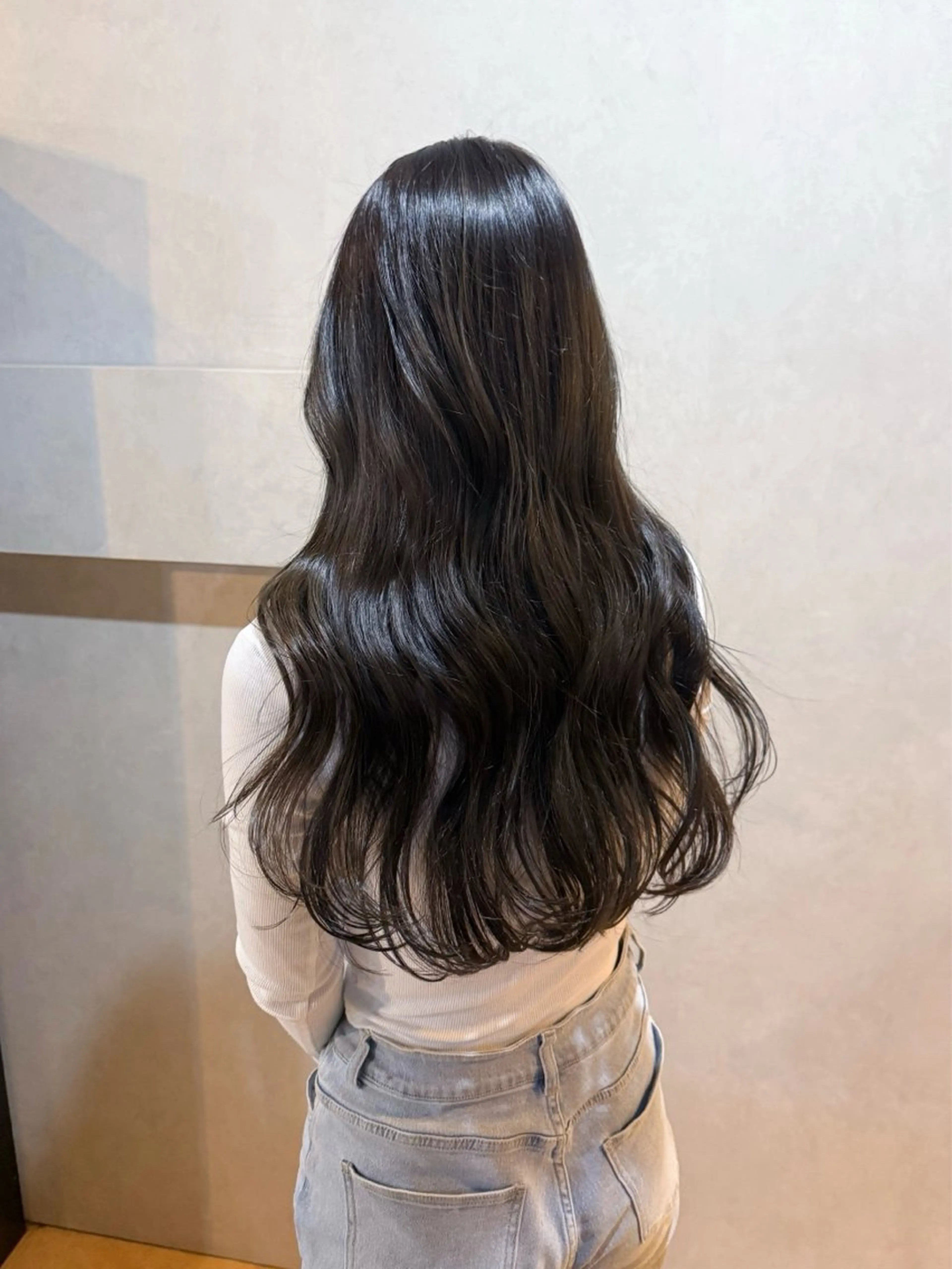 ロング カラー ダークグレー ダークグレージュ グレージュ ヘアカラー トリートメント 幣 あや乃 /レイヤーカットのヘアスタイル