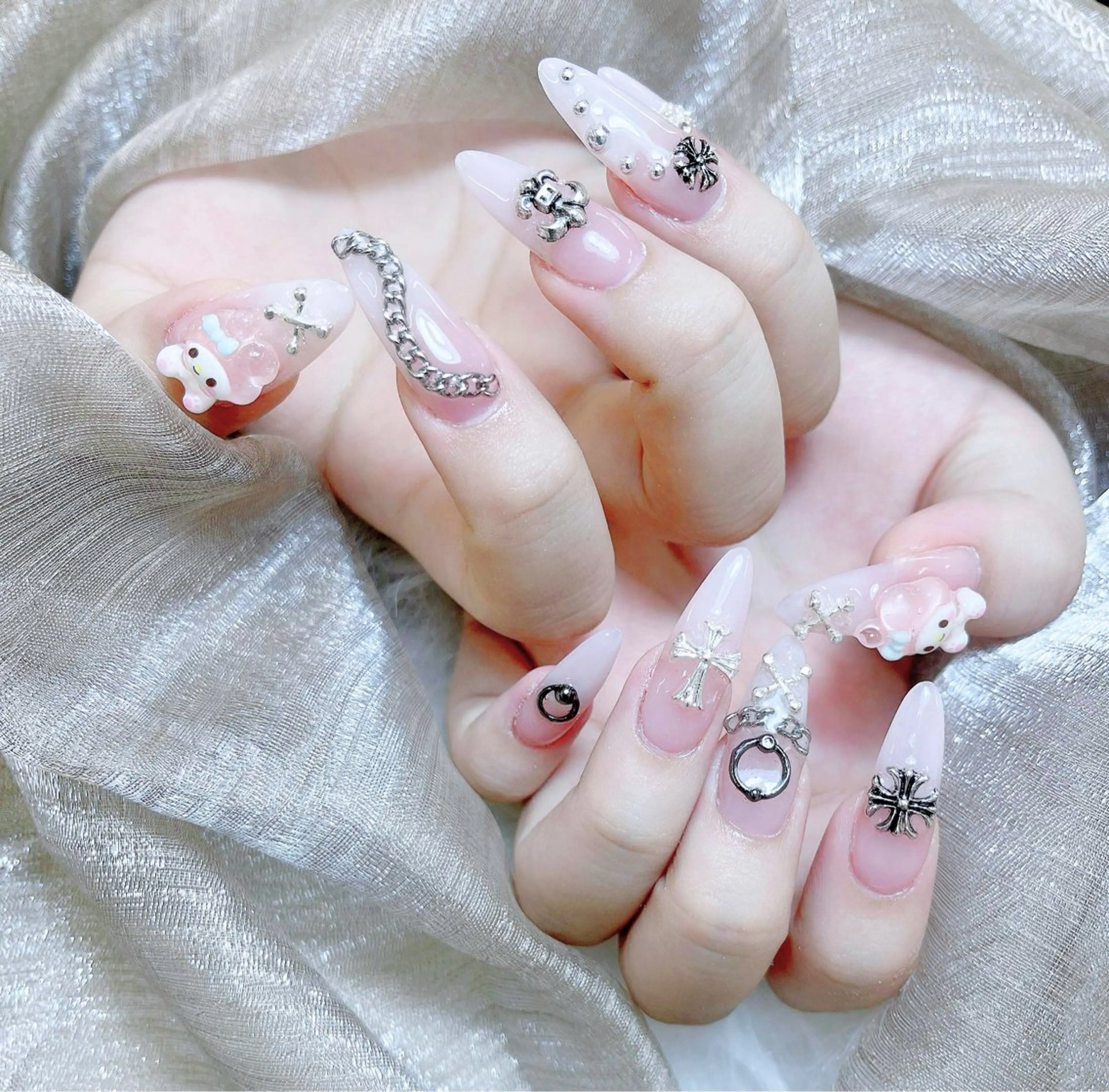 ネイル オーロラネイル クリアネイル フラッシュネイル ジェルネイル グラデーション ハンドネイル Amee Nail Salonのネイルデザイン