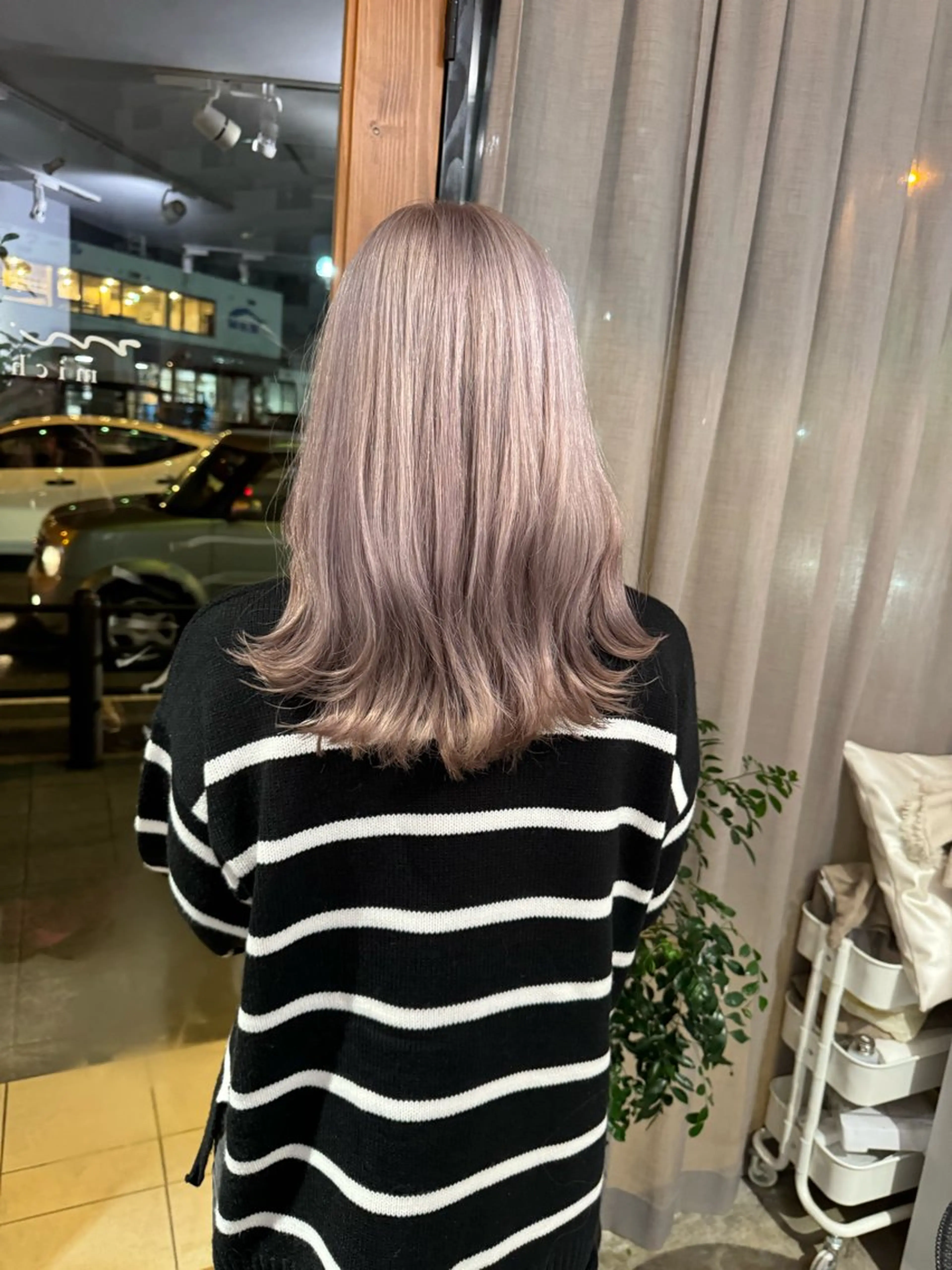 セミロング 岸川 恭子のヘアスタイル