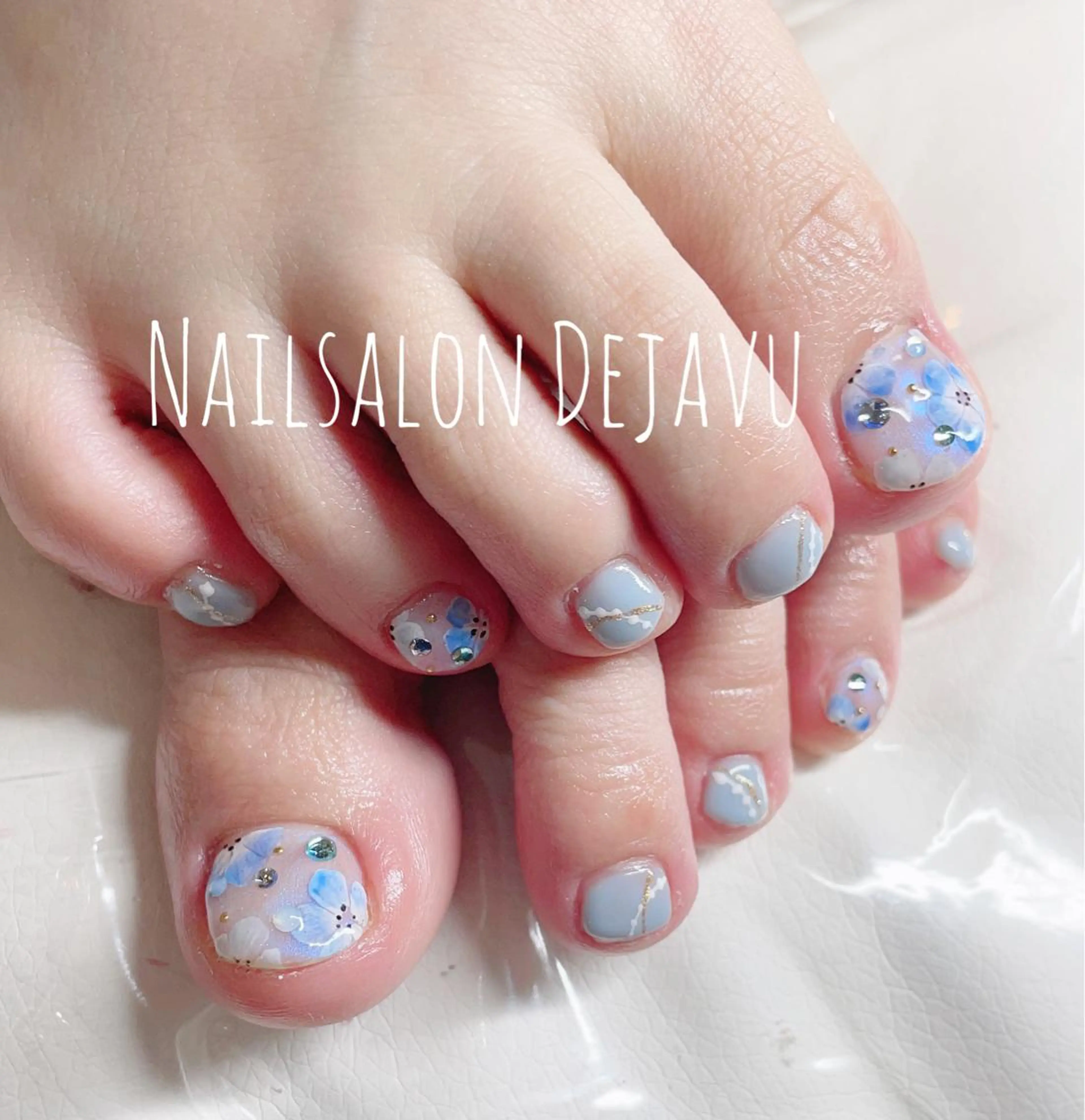 ネイル アートネイル ブルー フラワーネイル フットネイル 持ち込み Nail salon Dejavu 🌿のネイルデザイン
