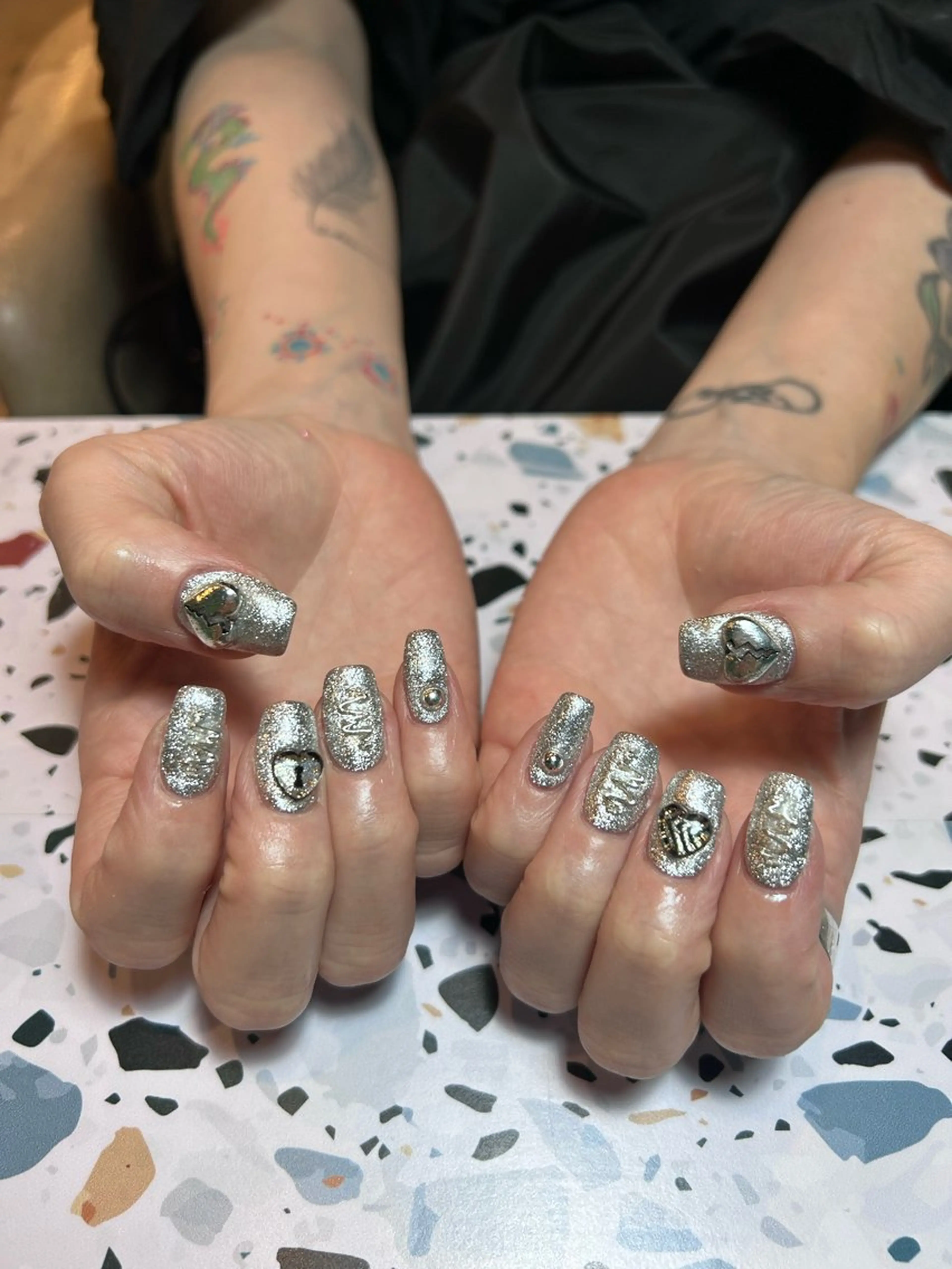 ネイル シルバー キラキラオメメ みずなのネイルデザイン
