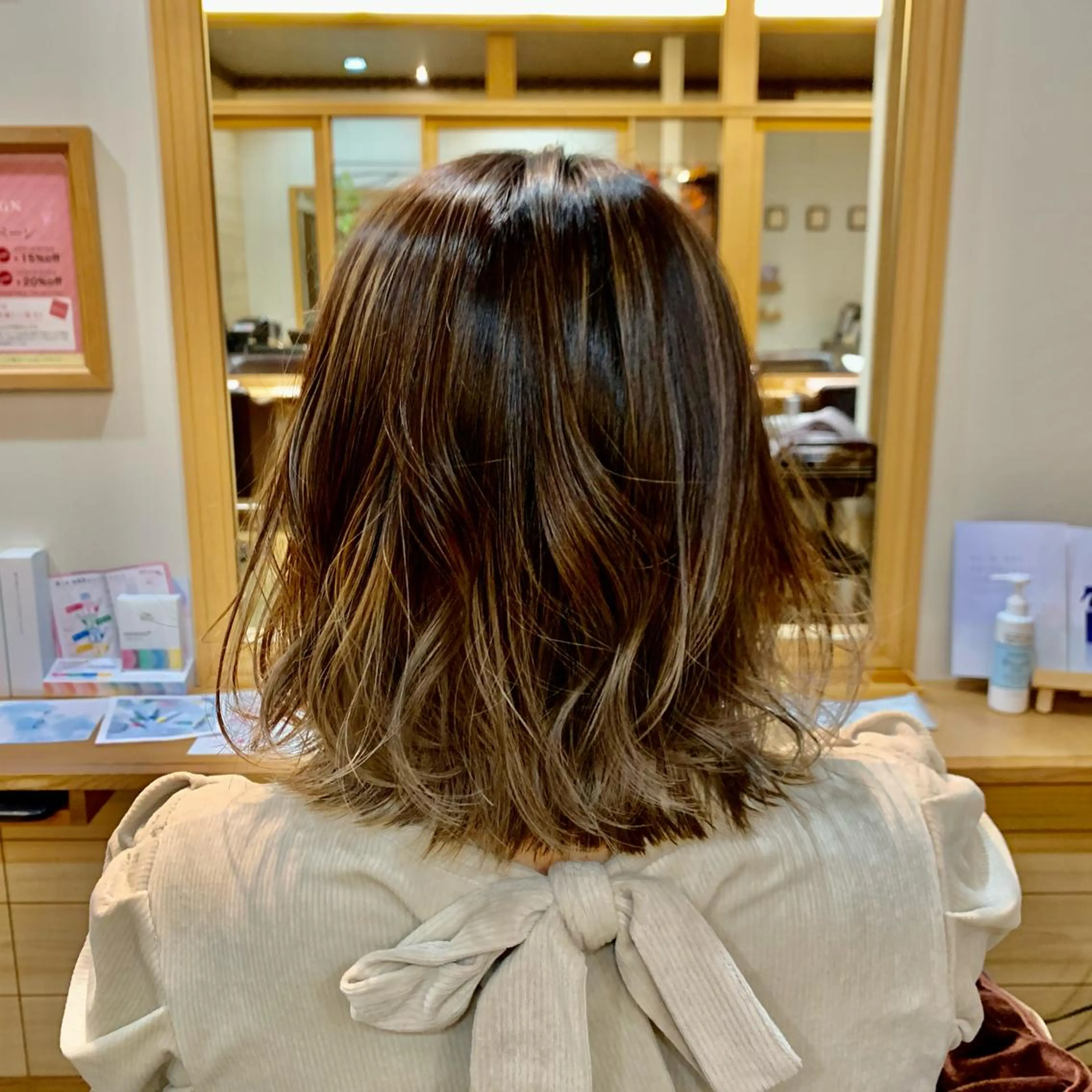 ミディアム 石田 佳恋のヘアスタイル