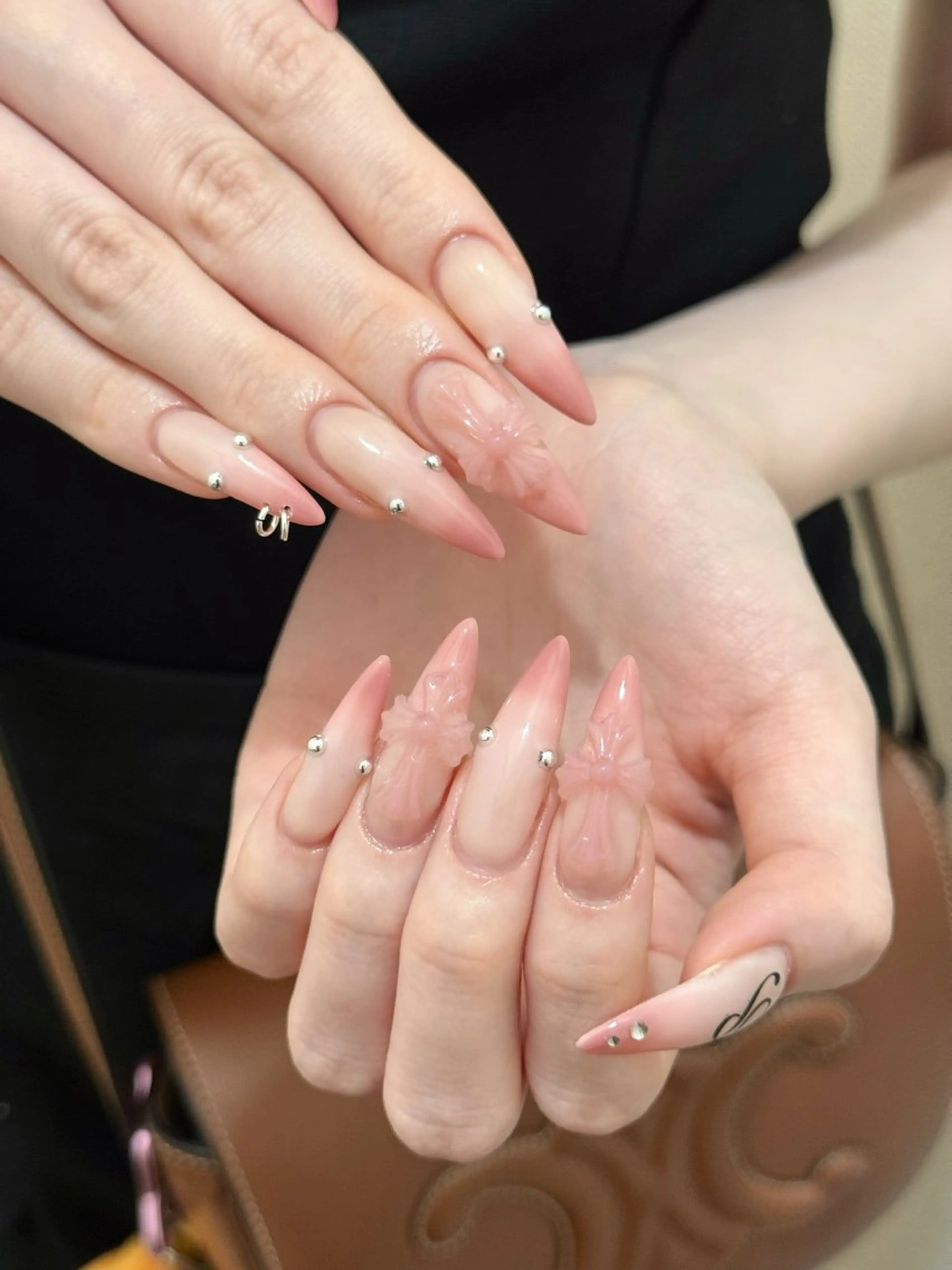 ネイル チークネイル ドット フレンチネイル グラデーション ハート ハンドネイル ハンドケア Eli Nails 新宿のネイルデザイン