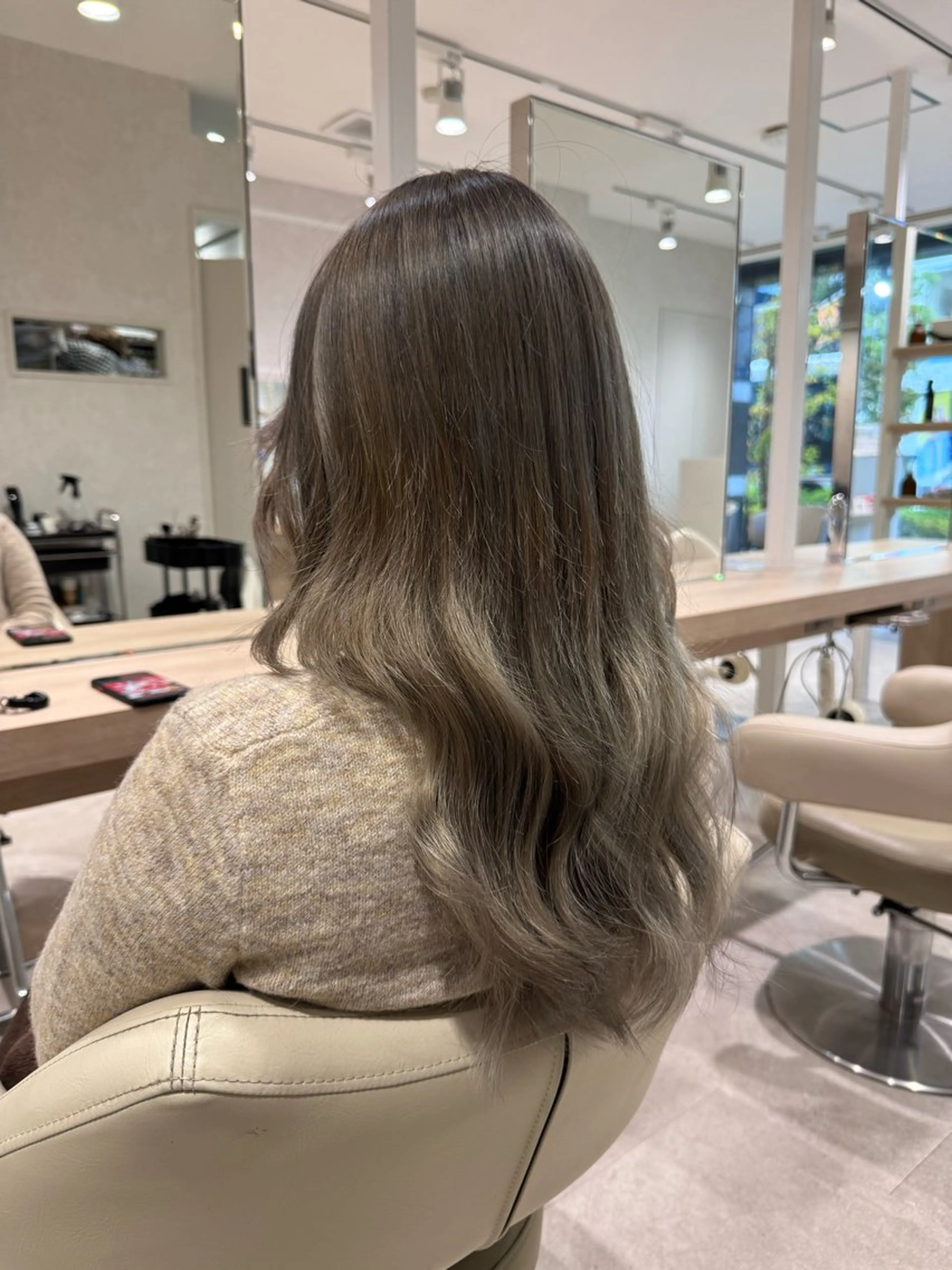 【最強ハイトーン】ブリーチ2回+オンカラー¥16900土日祝+2200円の写真