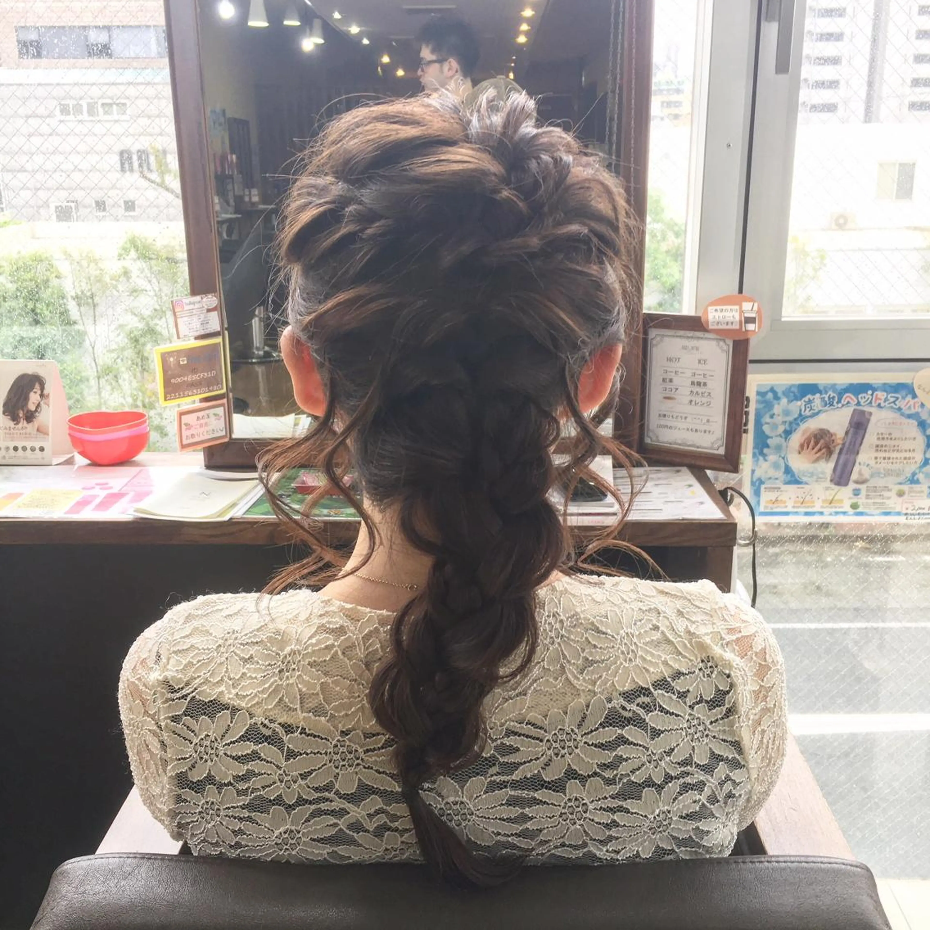 ロング ヘアアレンジ 三つ編み パピヨンロゼ 髪質改善/酸性のヘアスタイル