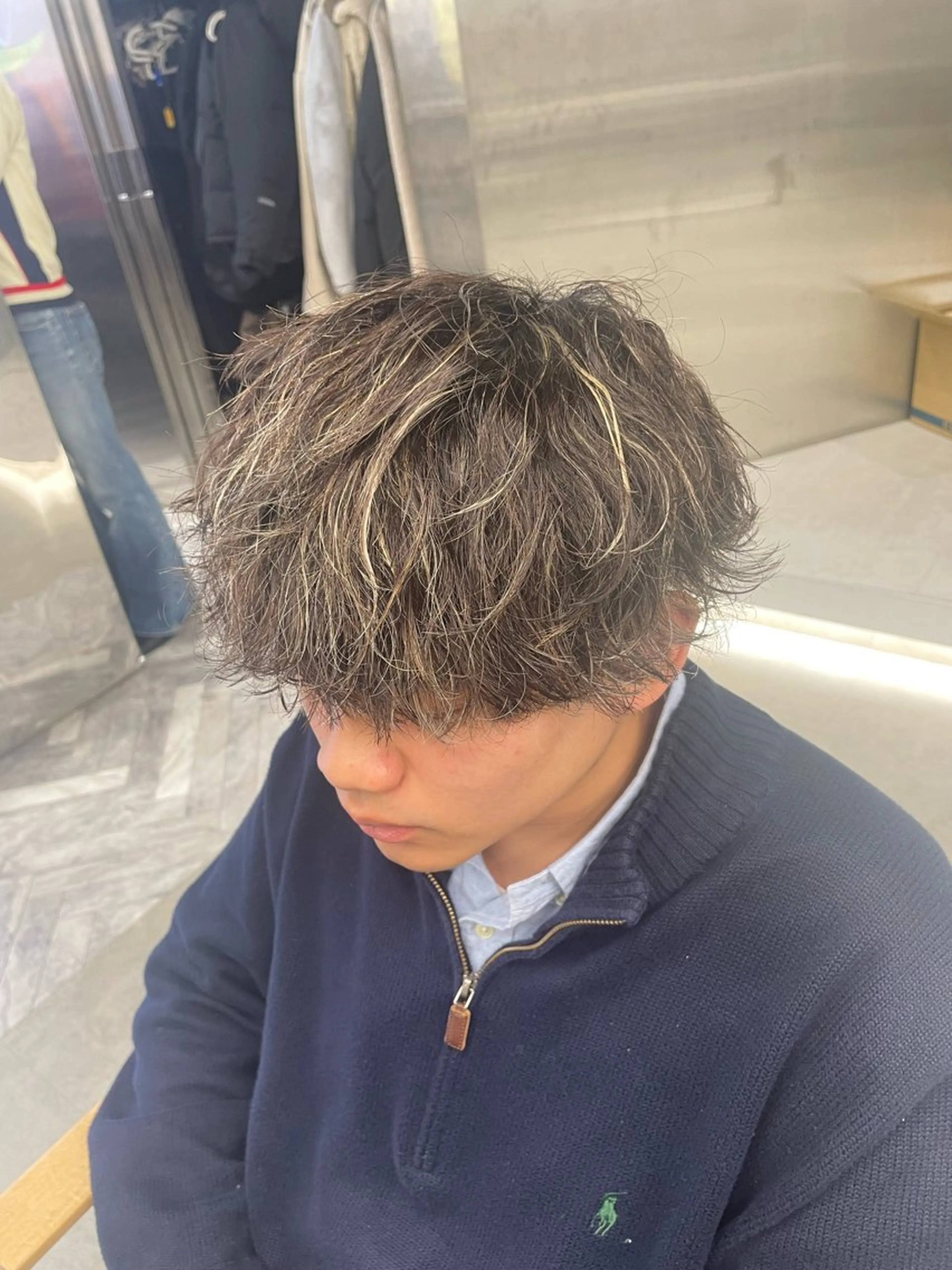 ショート カラー パーマ メンズ メンズパーマ メンズツイストパーマ 波巻きパーマ スパイラルパーマ ツイストパーマ カット パーマ フェザーショート⚡️ REONのヘアスタイル
