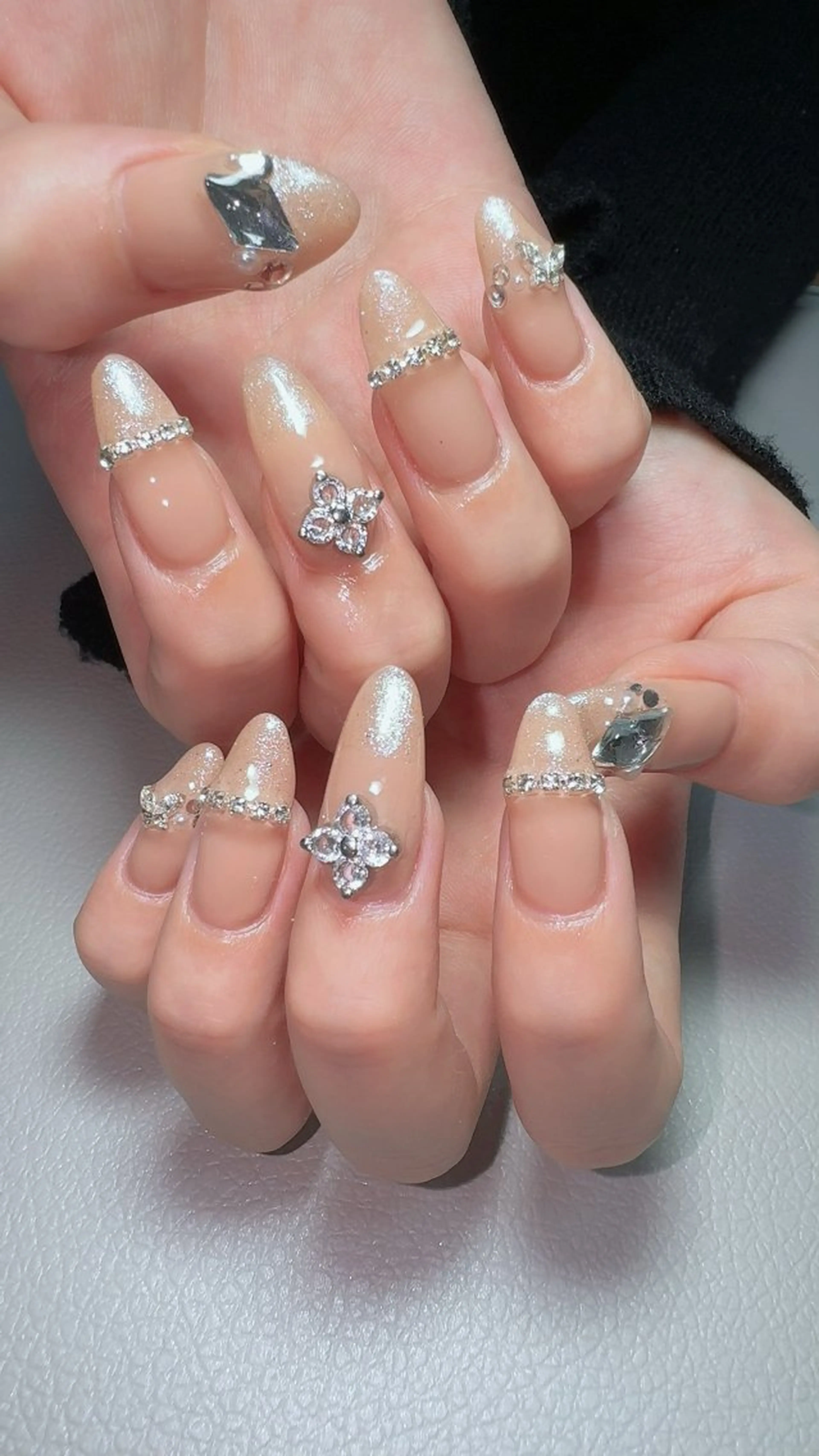 ネイル キラキラネイル nailsalon urümのネイルデザイン