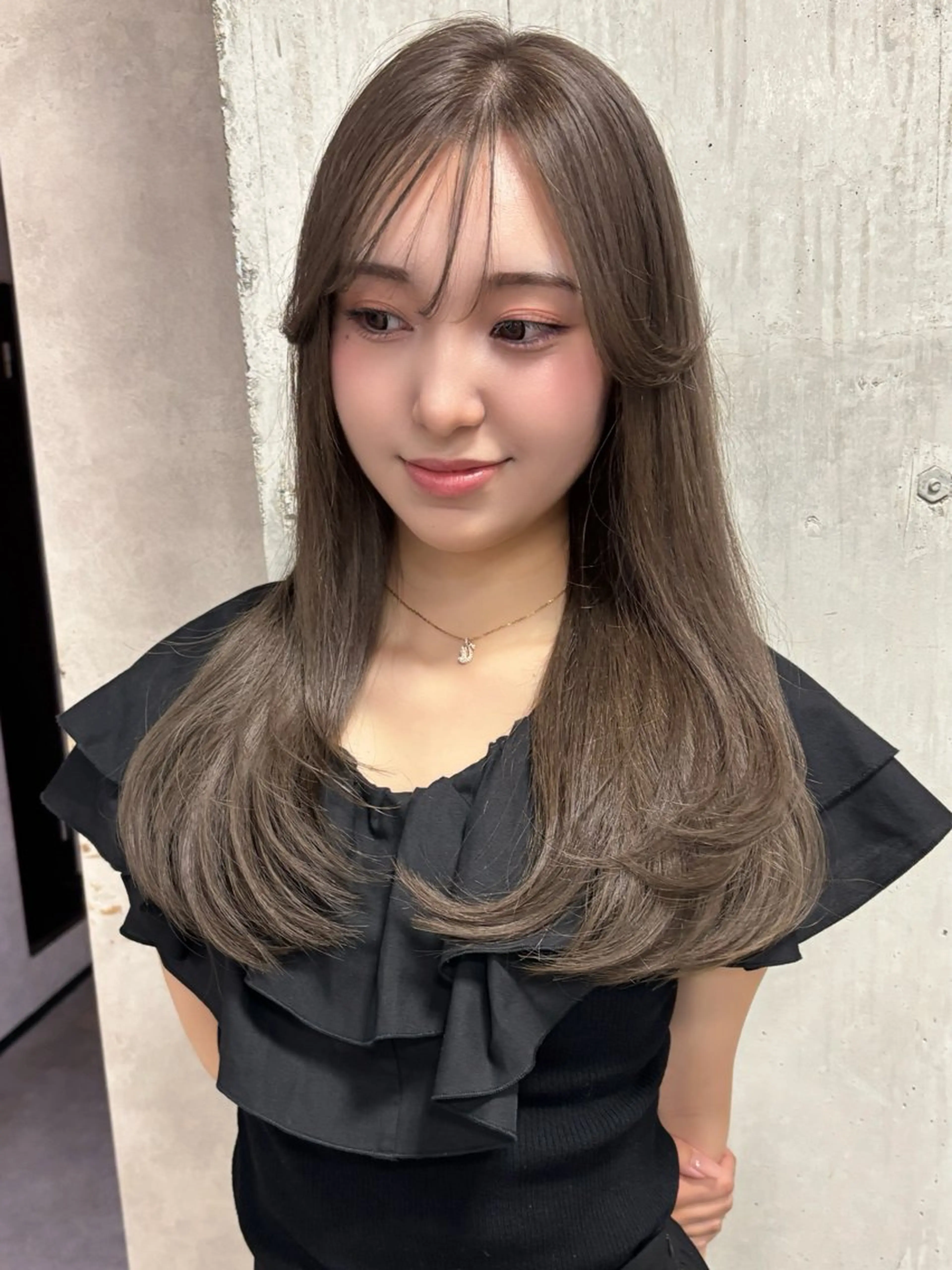 ロング カラー ベージュカラー ブリーチ カット ヘアカラー トリートメント 🖤顔まわり 盛れヘア⟡アズサ🖤のヘアスタイル