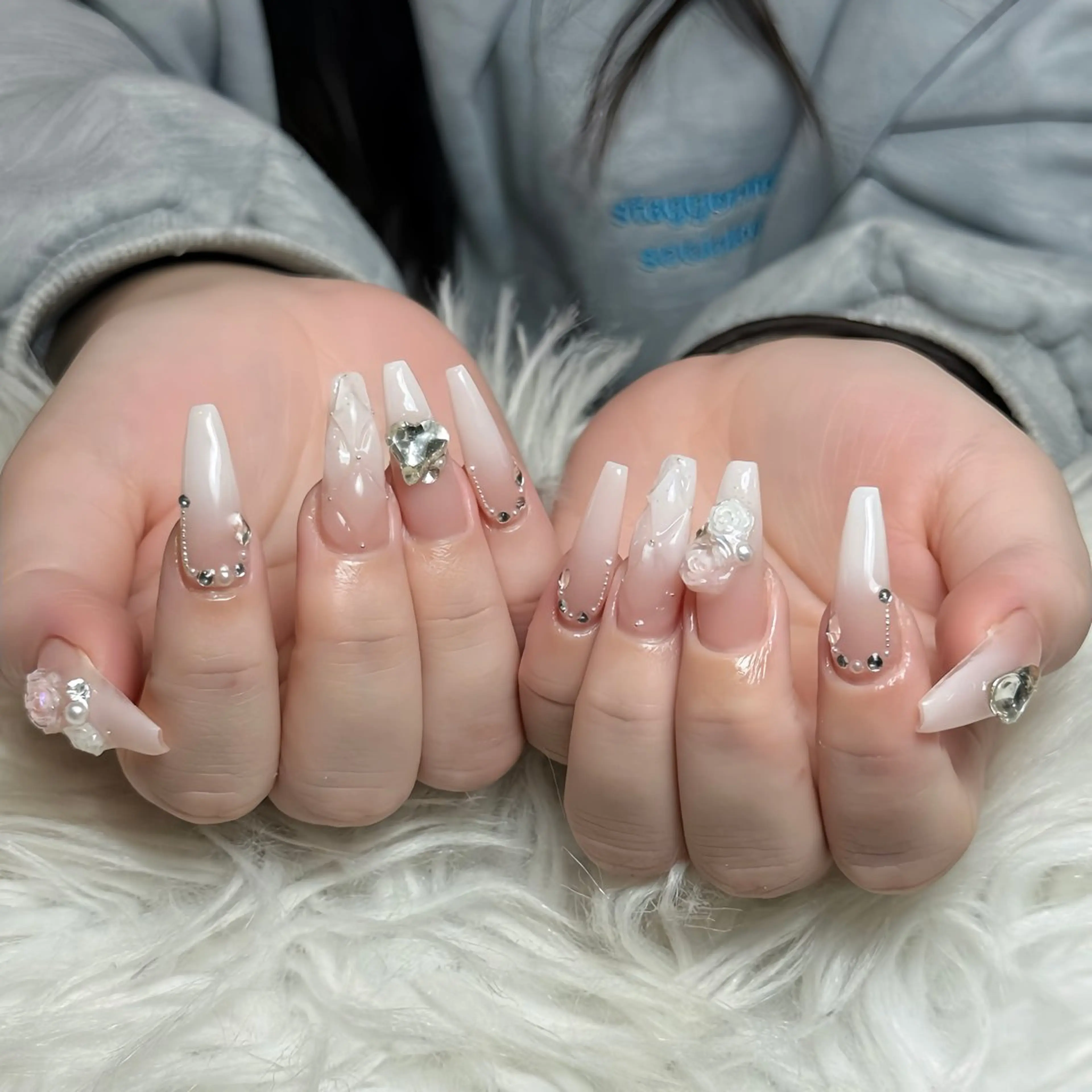 ネイル オーロラネイル ボルドー ブラウン 氷ネイル・うるうるネイル キラキラネイル ハンドネイル Julli NailStudioのネイルデザイン