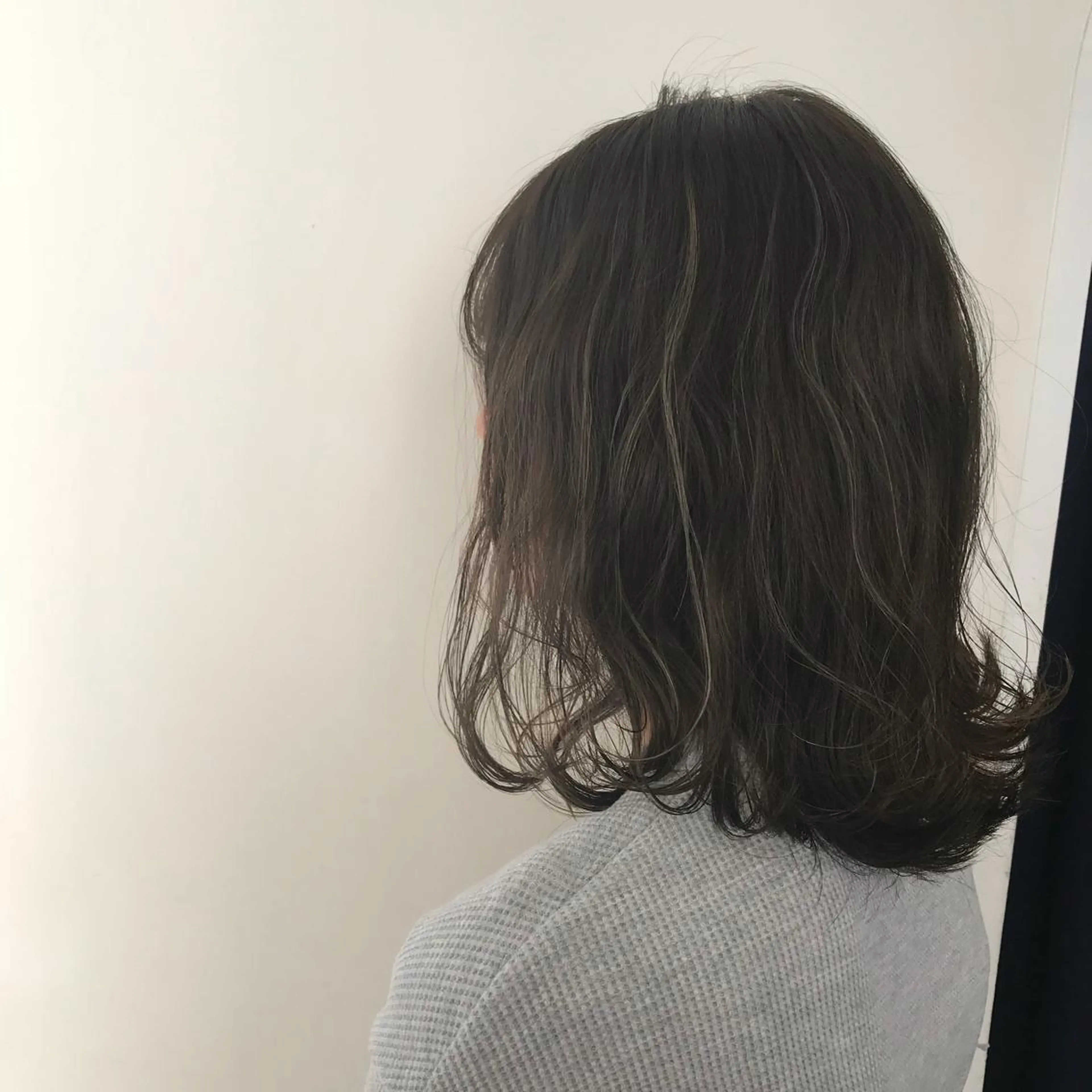 ミディアム カラー ハイライトカラー ハイライト ヘアカラー トリートメント salowin梅田所属・レイヤー/顔周り /AKARIのヘアスタイル