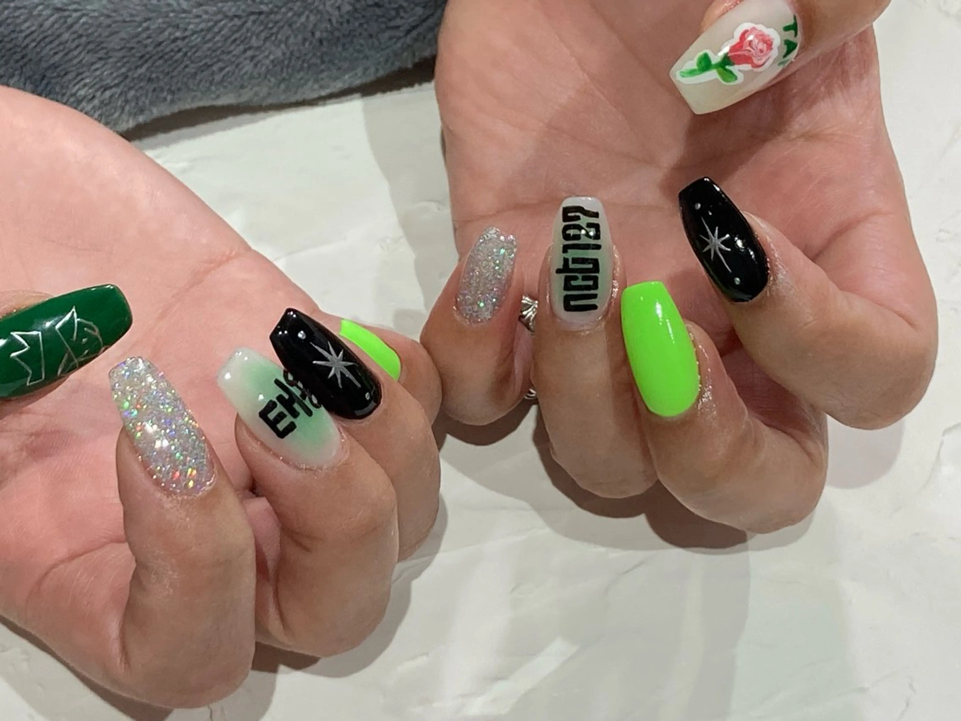 ネイル アートネイル グリーン ラメ(グリッター) 【Bright】 Rieのネイルデザイン