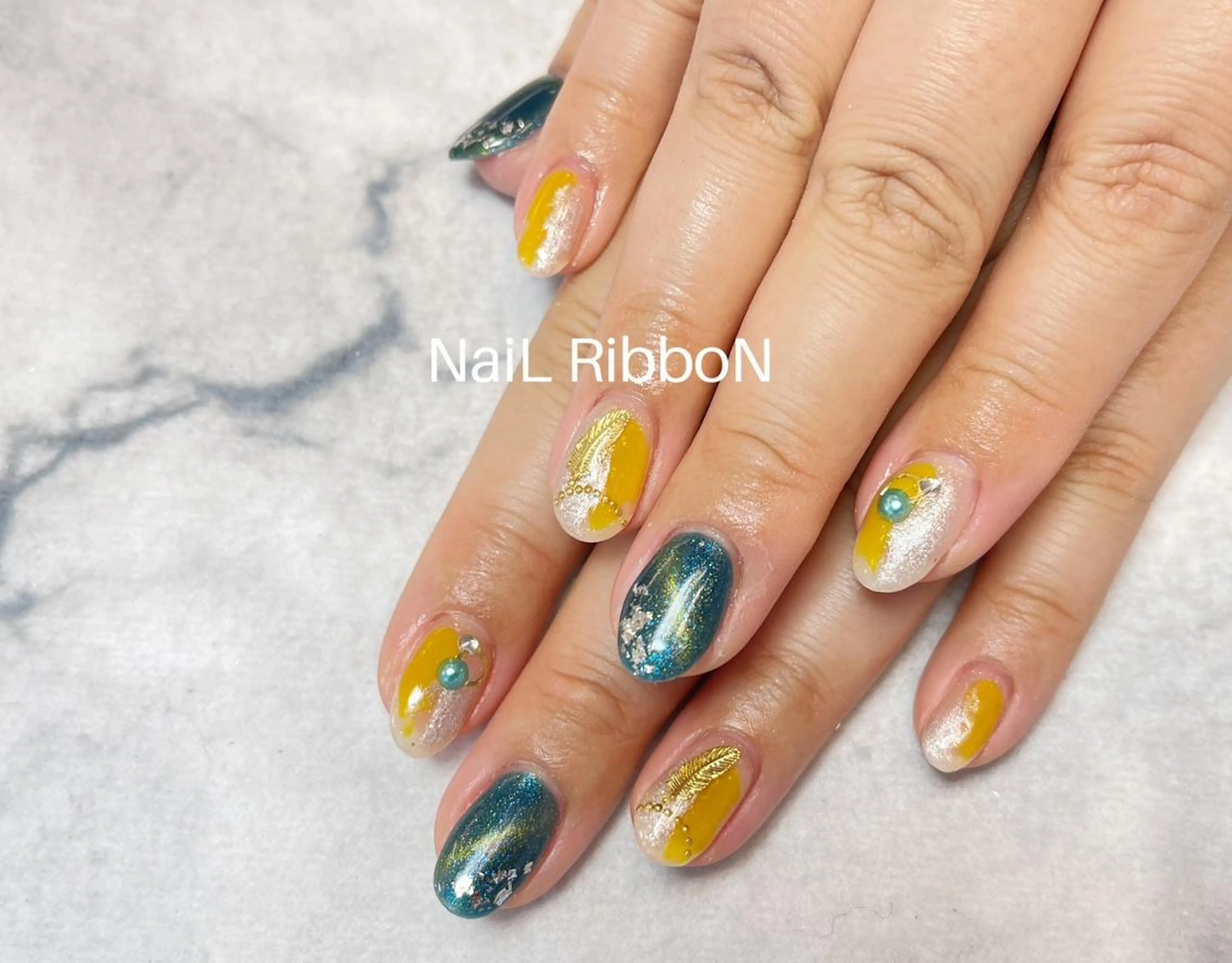 ネイル ネイルリボン 受付スタッフのネイルデザイン