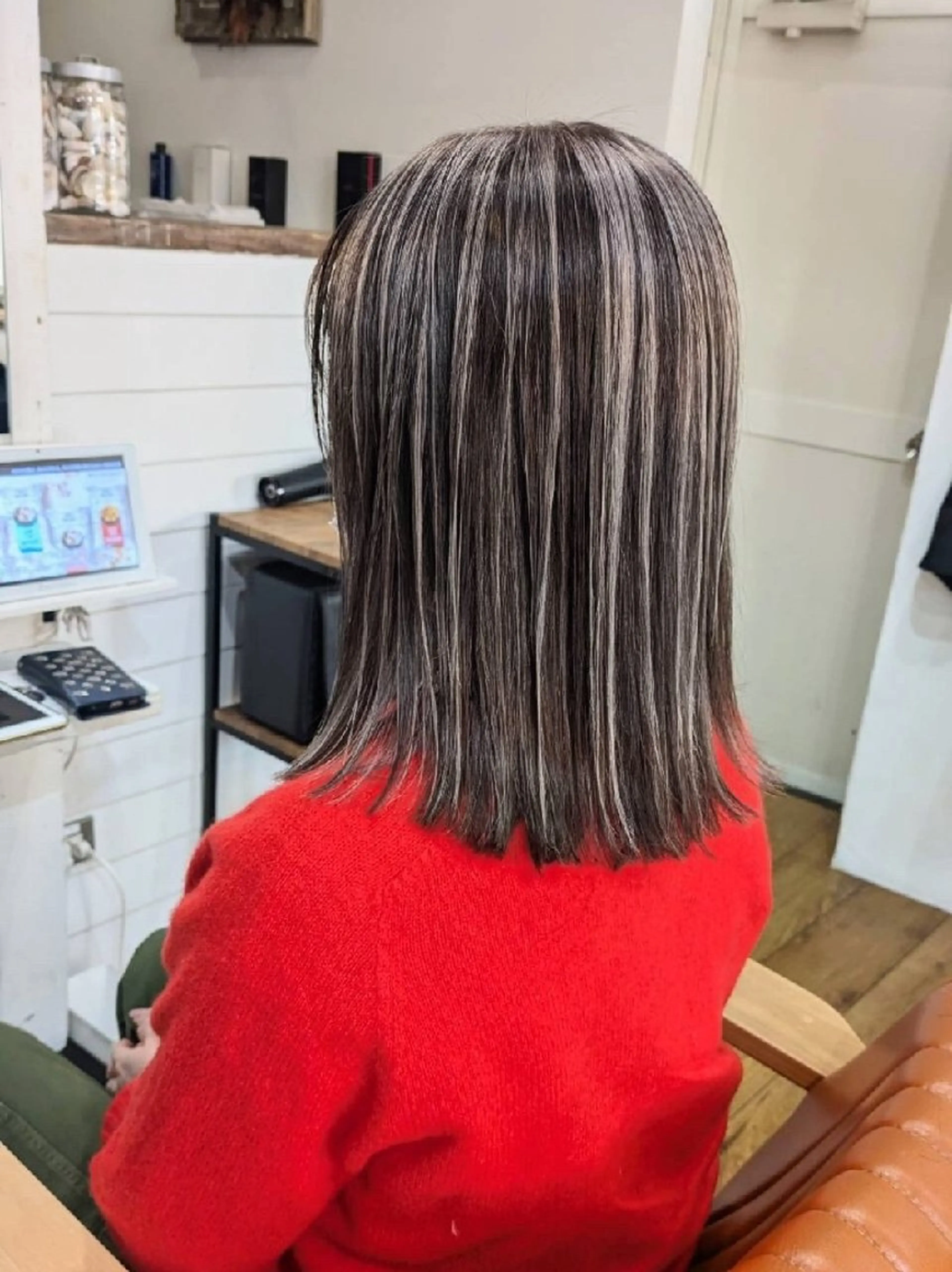 セミロング カラー ベージュカラー ブリーチ ブラウンカラー ダブルカラー グレージュ 奥田 誠司のヘアスタイル