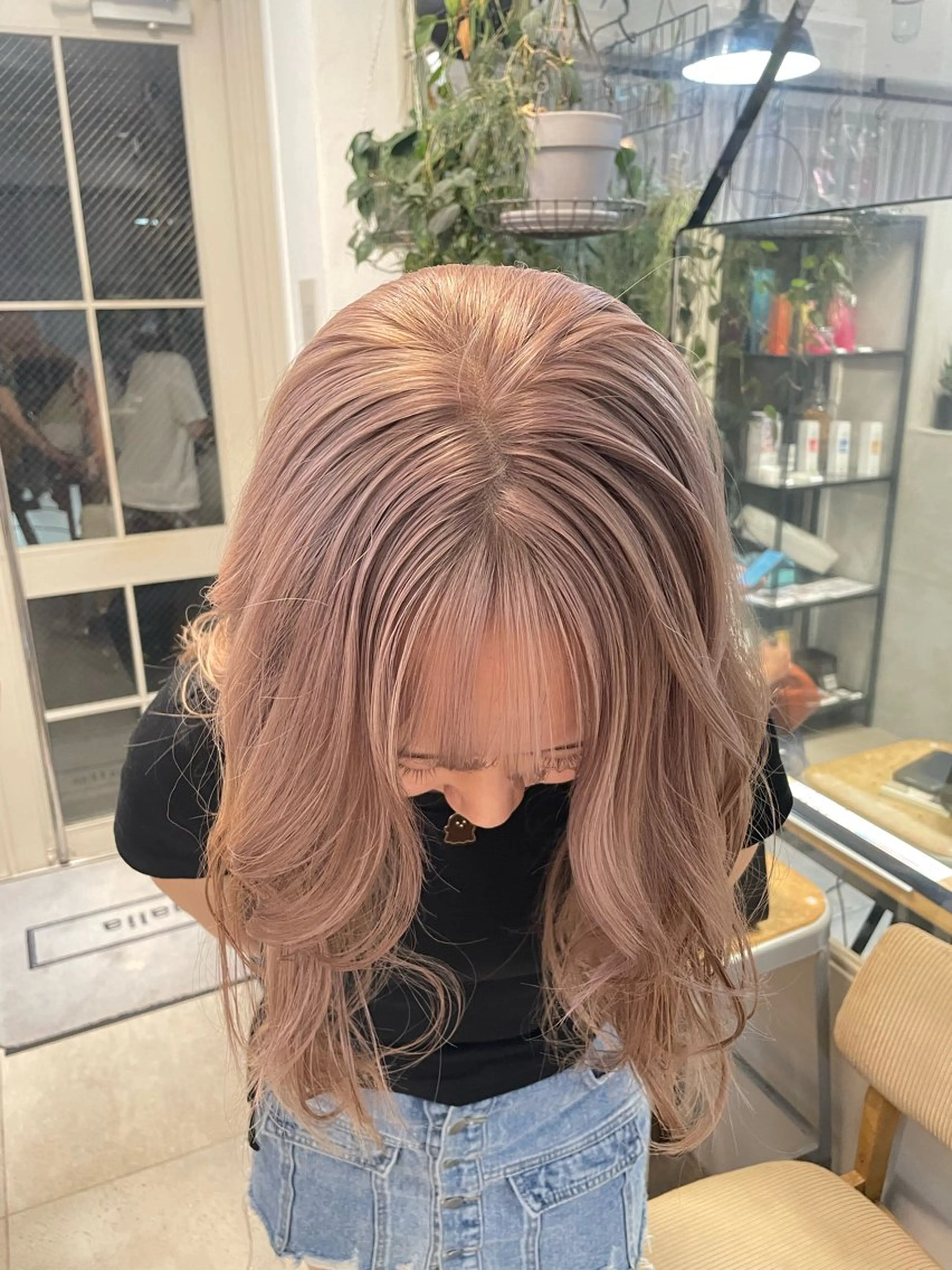 ロング カラー ミルクティー× グレージュMOMOのヘアスタイル