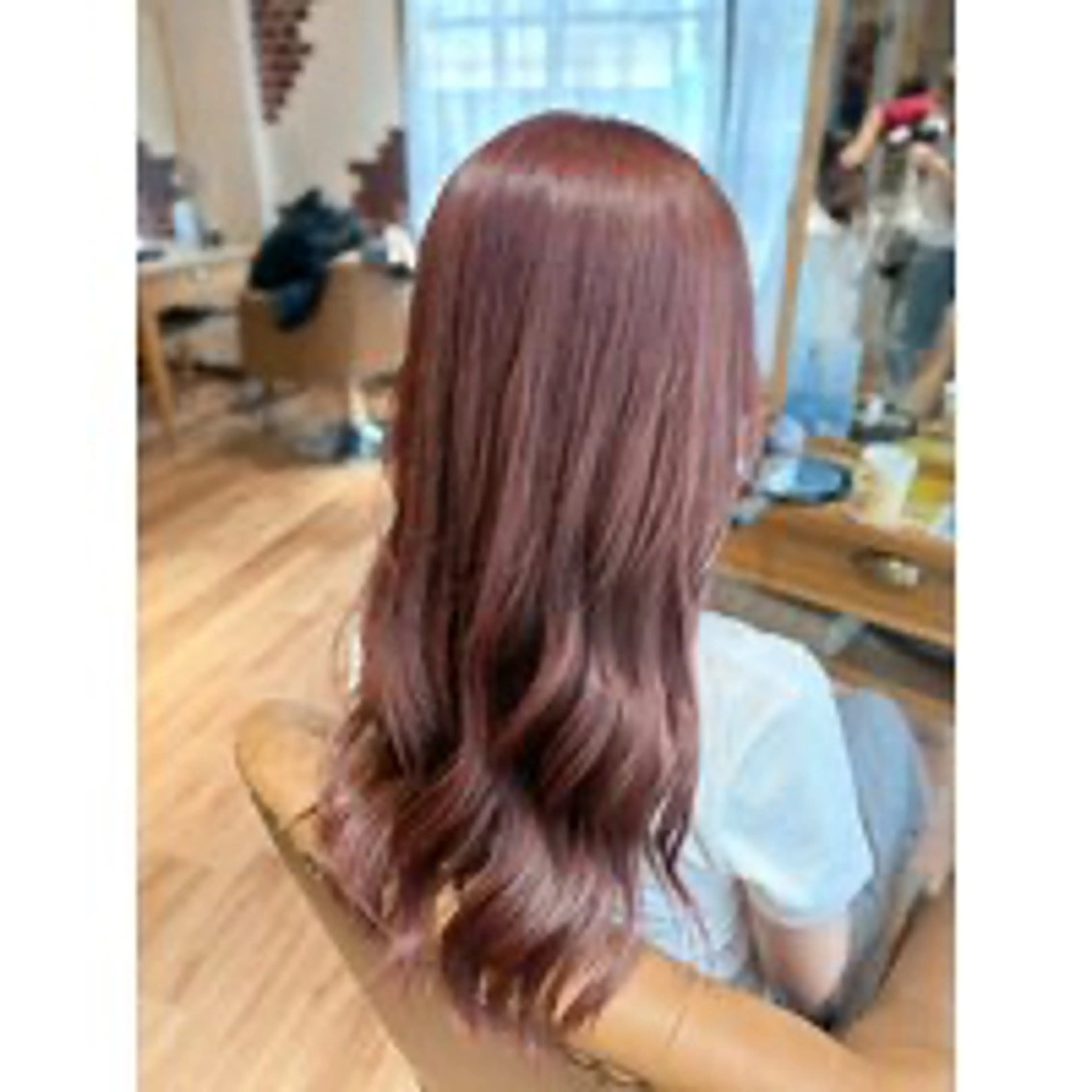 ロング ヘアカラー 高口 小春のヘアスタイル