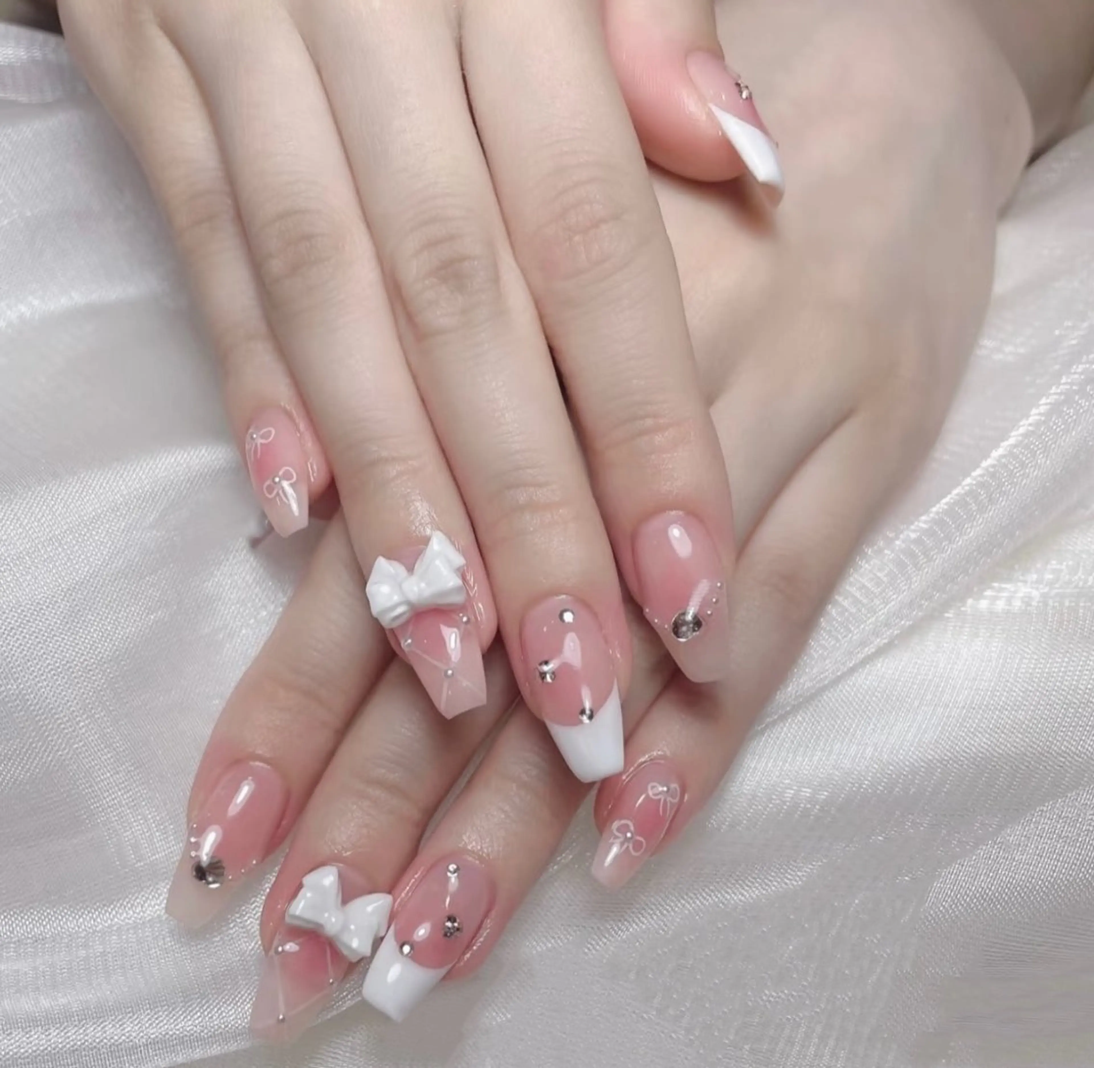 ネイル オーロラネイル チークネイル ジェルネイル ガーリー キラキラネイル ハンドネイル ╹◡╹Mimoミモ Eye&Nailのマツエク・マツパデザイン