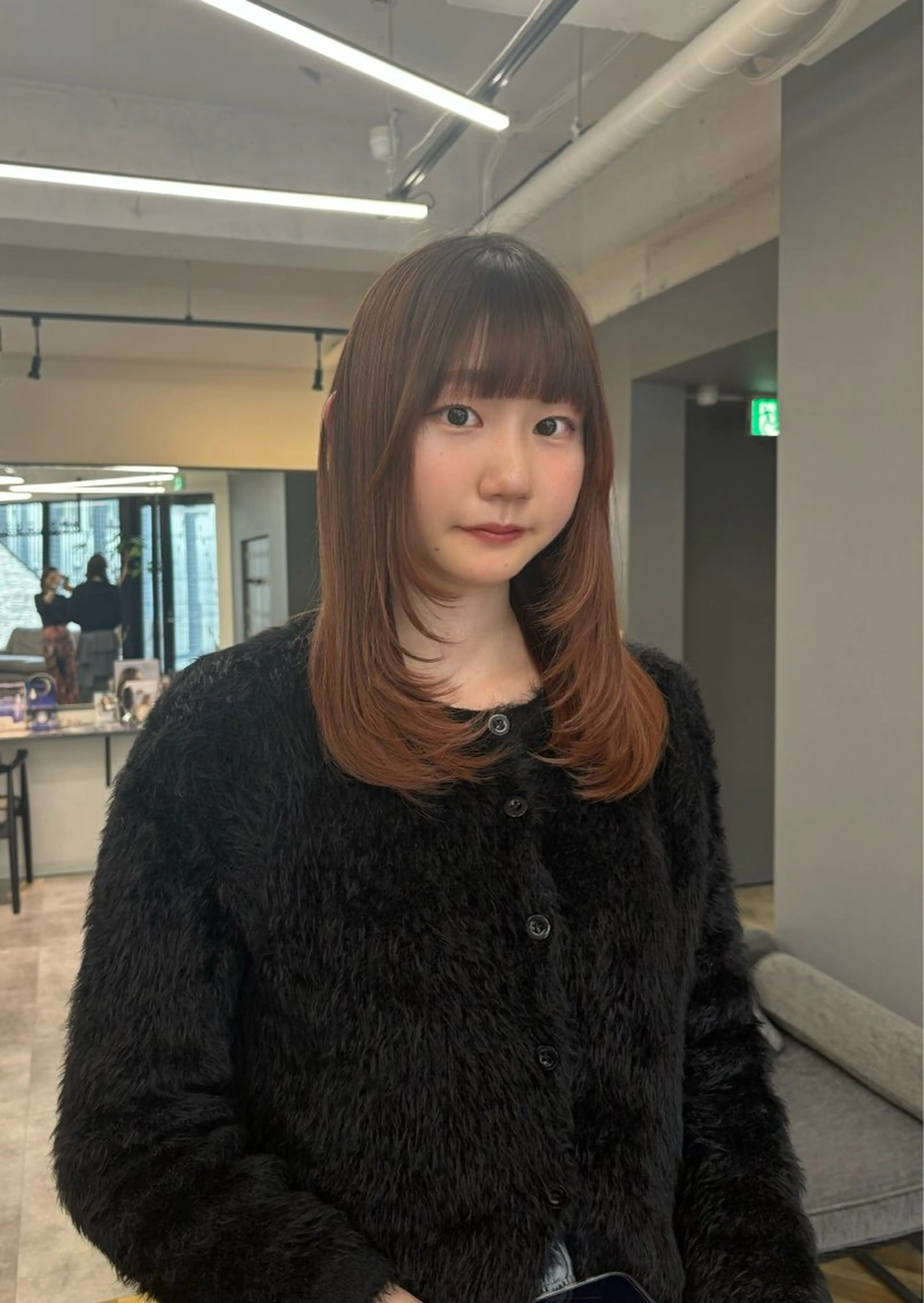 ミディアム 顔まわりレイヤー 顔周りカット レイヤーカット 重里 瑠花のヘアスタイル