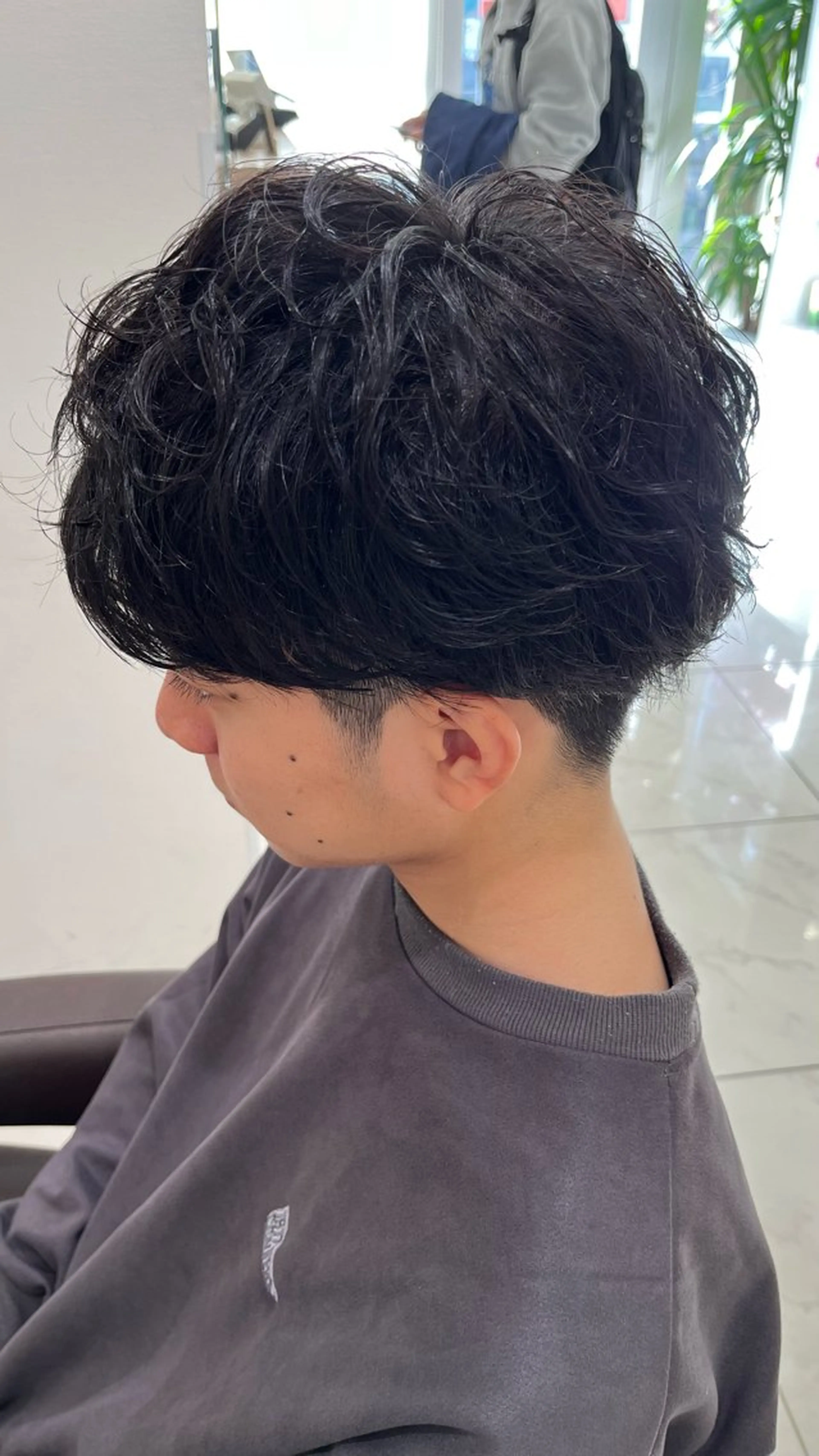 パーマ メンズ メンズブリーチ センターパート フェードカット マッシュ メンズパーマ カット パーマ トリートメント ヘアセット 【メンズパーマ✨️ 髪質改善矯正】岩城のヘアスタイル