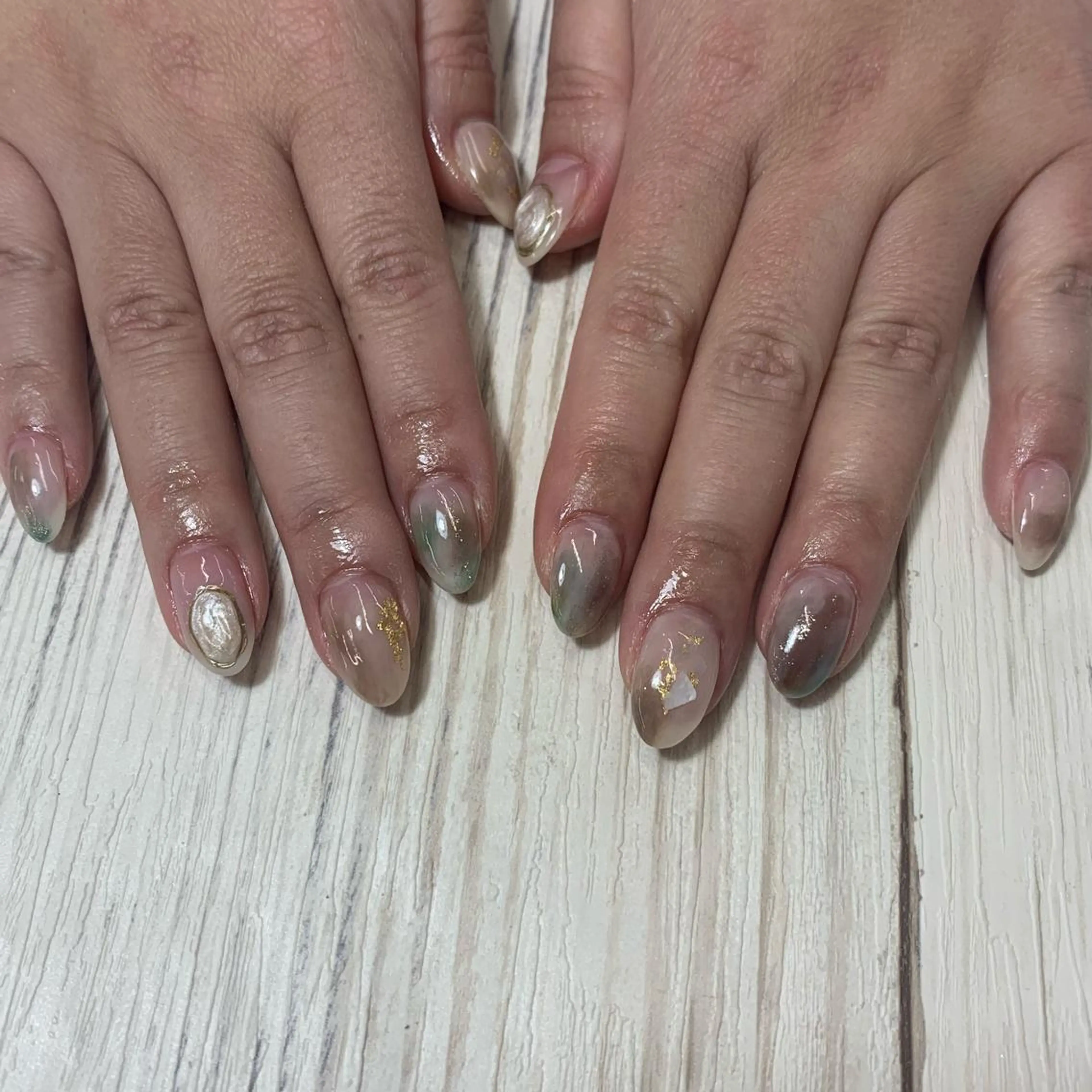 ネイル MAXKELLY ハチのネイルデザイン