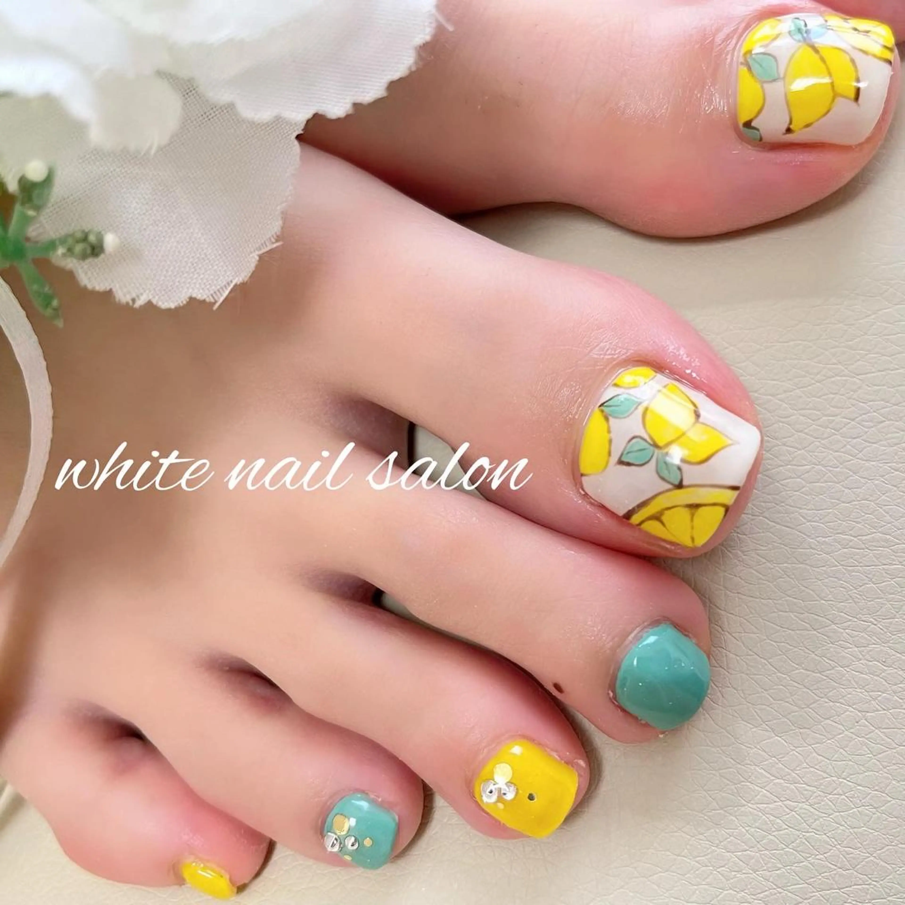 ネイル フットネイル ジェルネイル ハードジェル ラメ(グリッター) 持ち込み フットネイル white nail salonのネイルデザイン