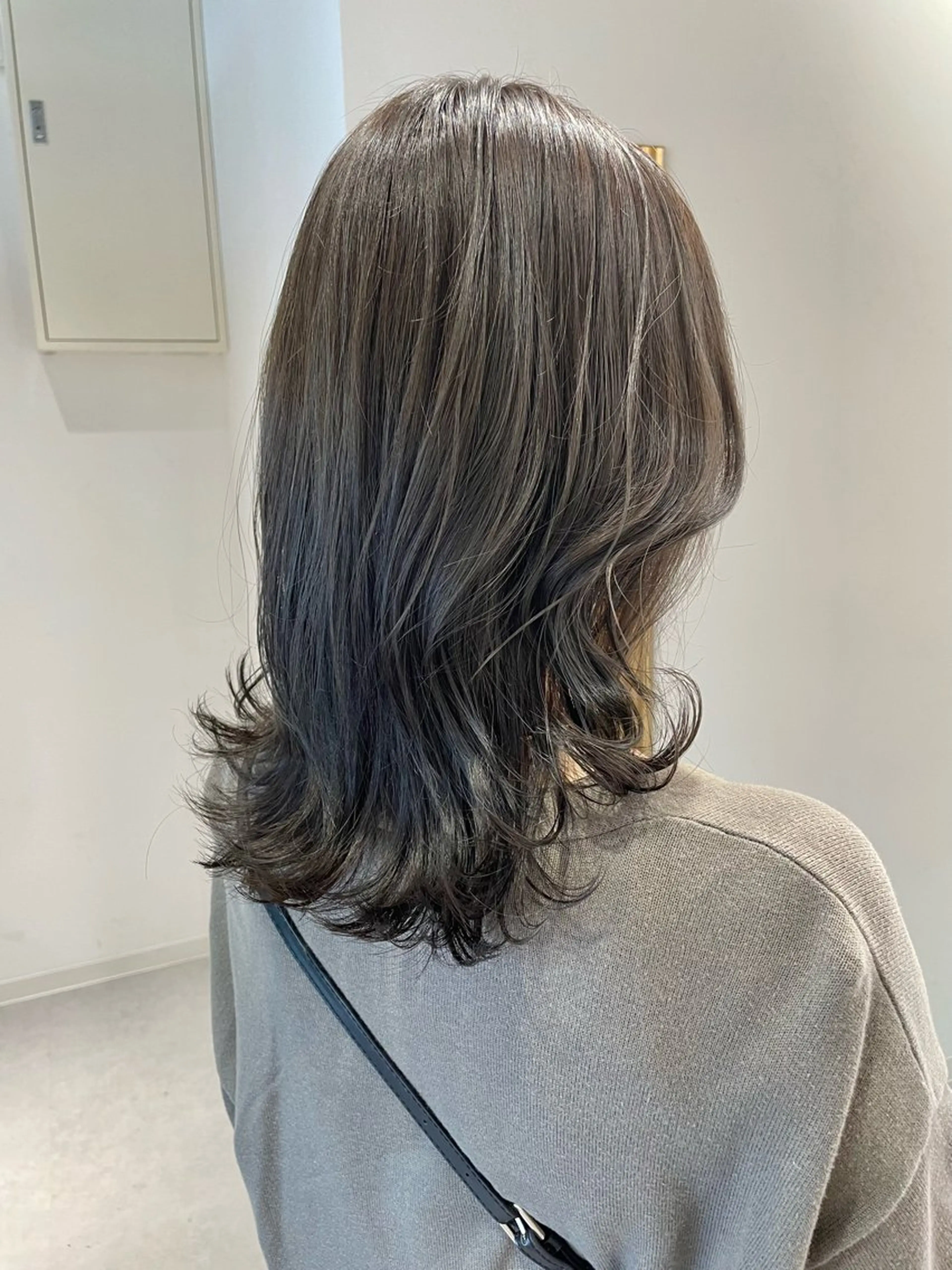 ミディアム カラー くびれヘア スズキ シオリのヘアスタイル