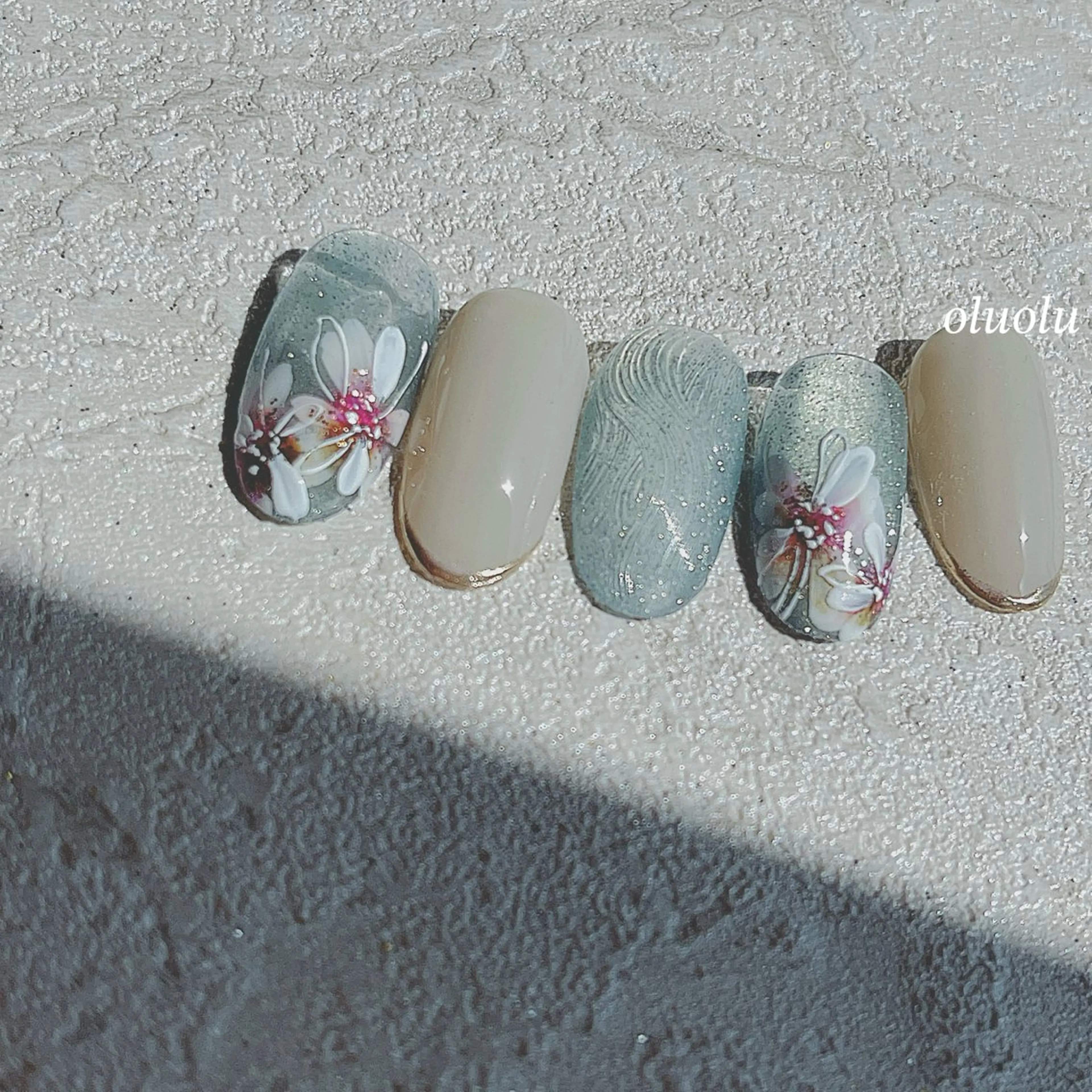 ネイル フラッシュネイル フラワーネイル ゴールド グリーン マグネットネイル ハンドネイル 大村 紬華のネイルデザイン