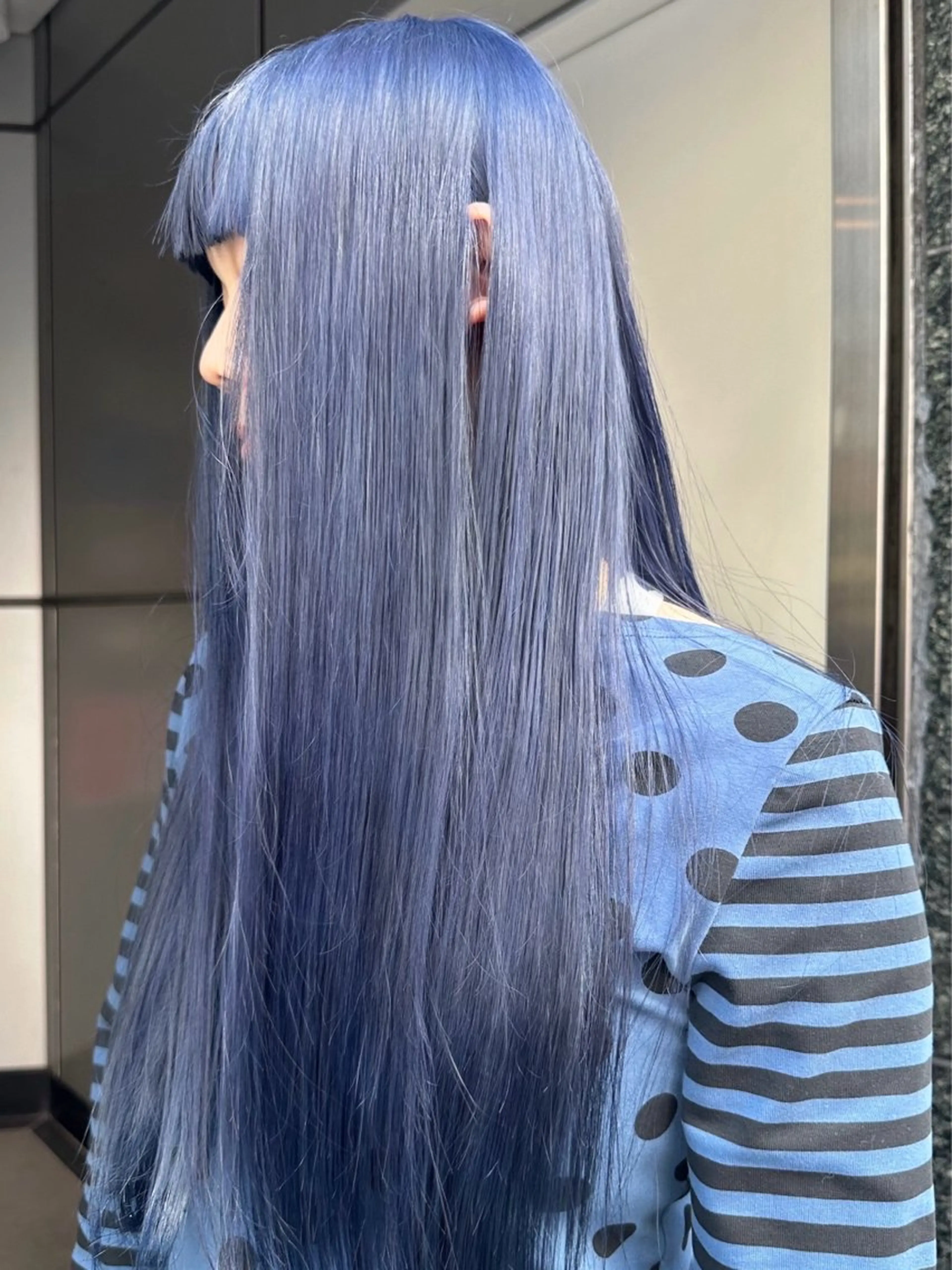 ロング カラー ブルーカラー ヘアカラー トリートメント 岩元 愛美のヘアスタイル