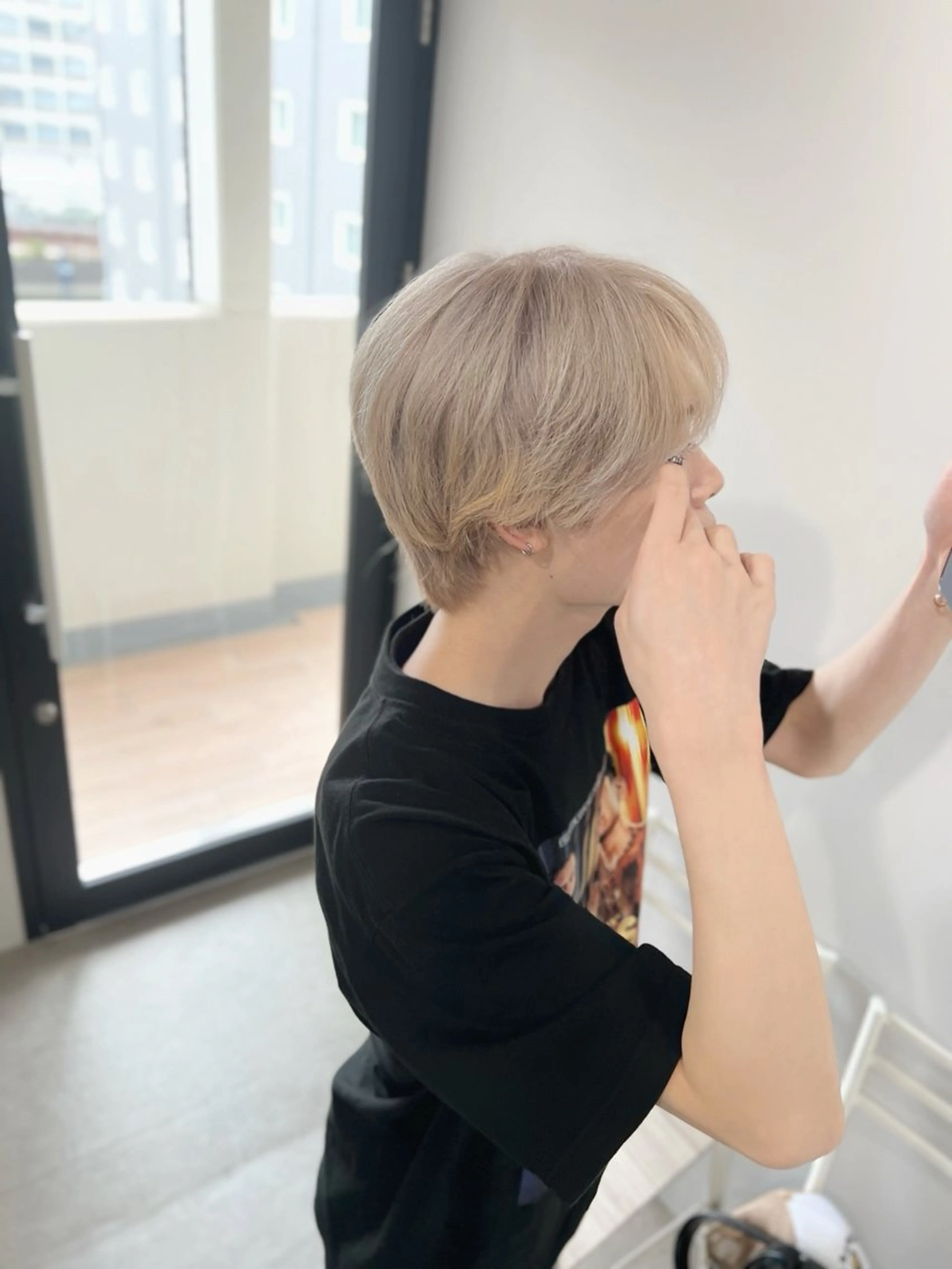 カラー メンズ メンズブリーチ センターパート メンズ韓国風 メンズウルフカット ベージュカラー カット ヘアカラー トリートメント ブリーチ/髪質改善/ レイヤー/YUTO‎のヘアスタイル