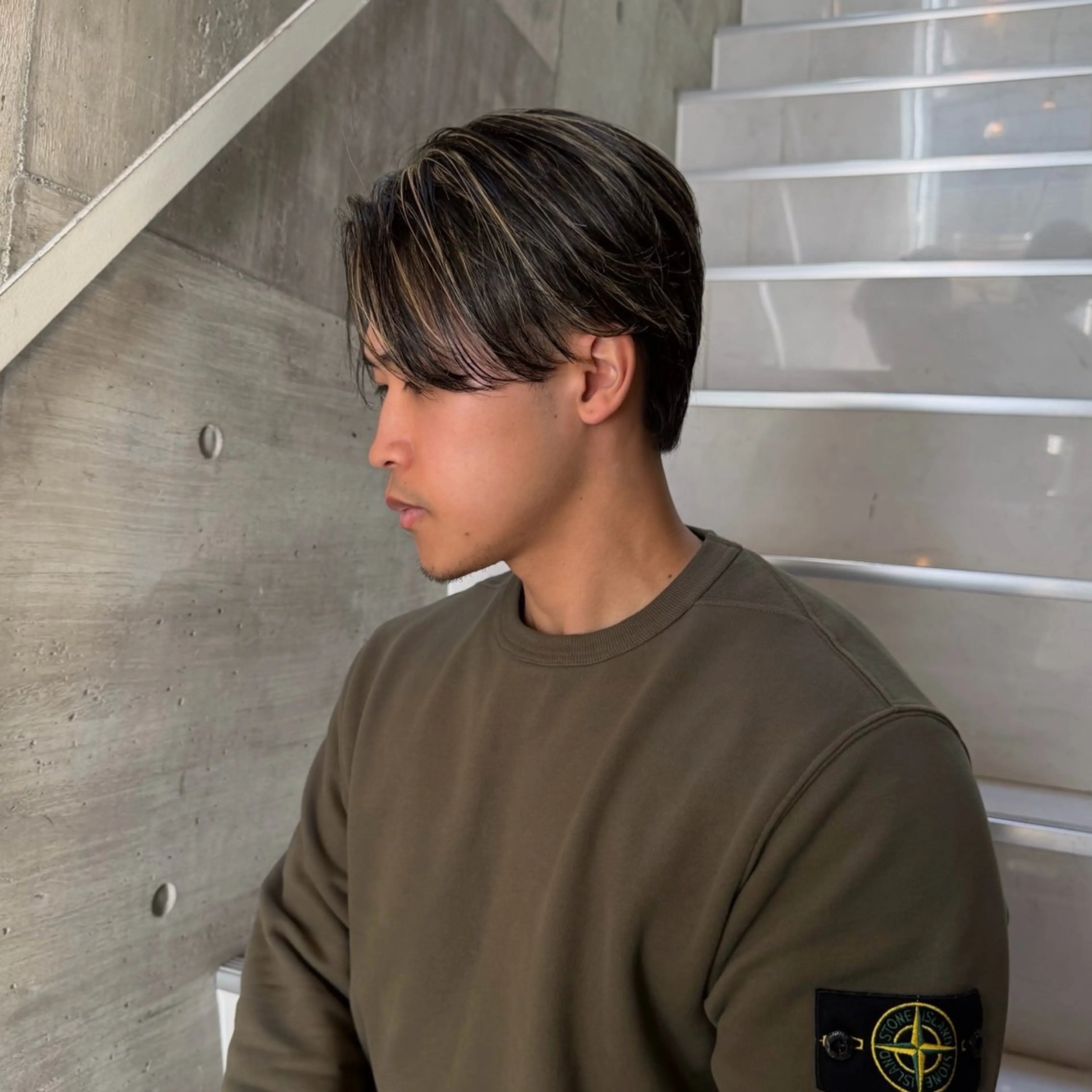 カラー メンズ センターパート メンズハイライト メンズメッシュ ハイライトカラー メッシュ カット ヘアカラー トリートメント メンズ特化/パーマ/ メッシュ/竜成のヘアスタイル