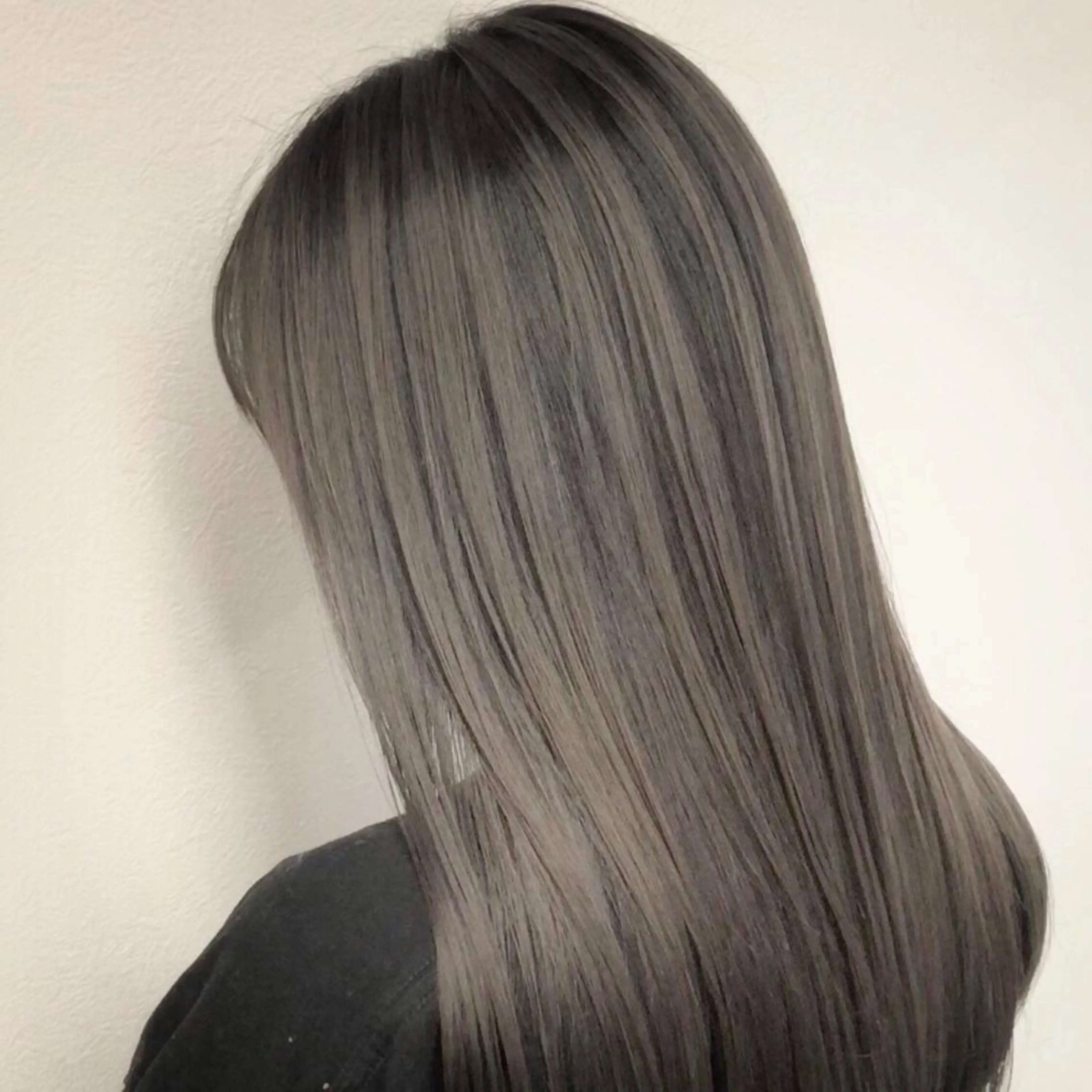 ロング ハイライト レイヤーカット 𝐍𝐄𝐎 𝐉𝐔𝐑𝐈のネイルデザイン