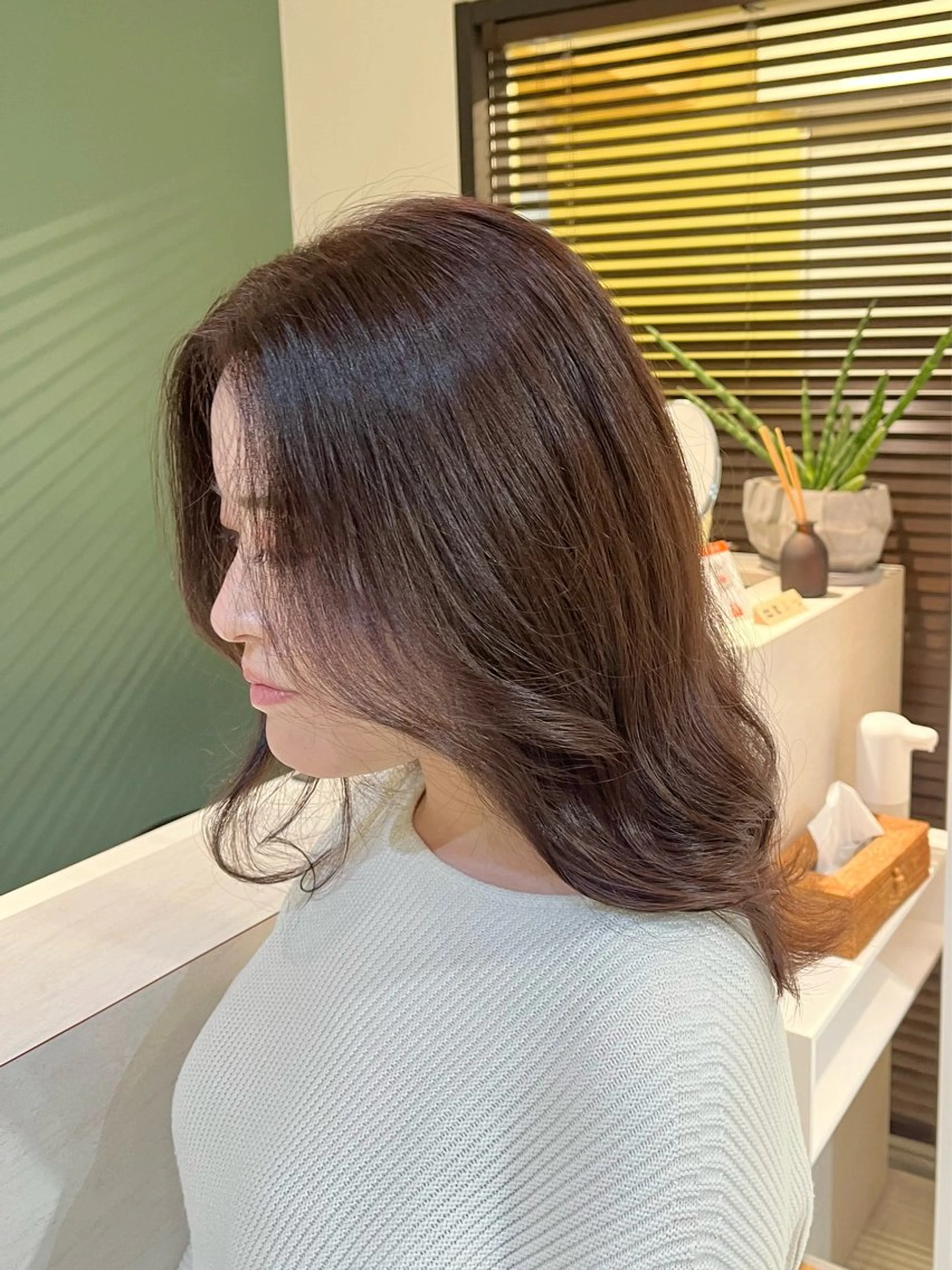 セミロング カラー ベージュカラー 安来柚乃 ヤスキユノのヘアスタイル